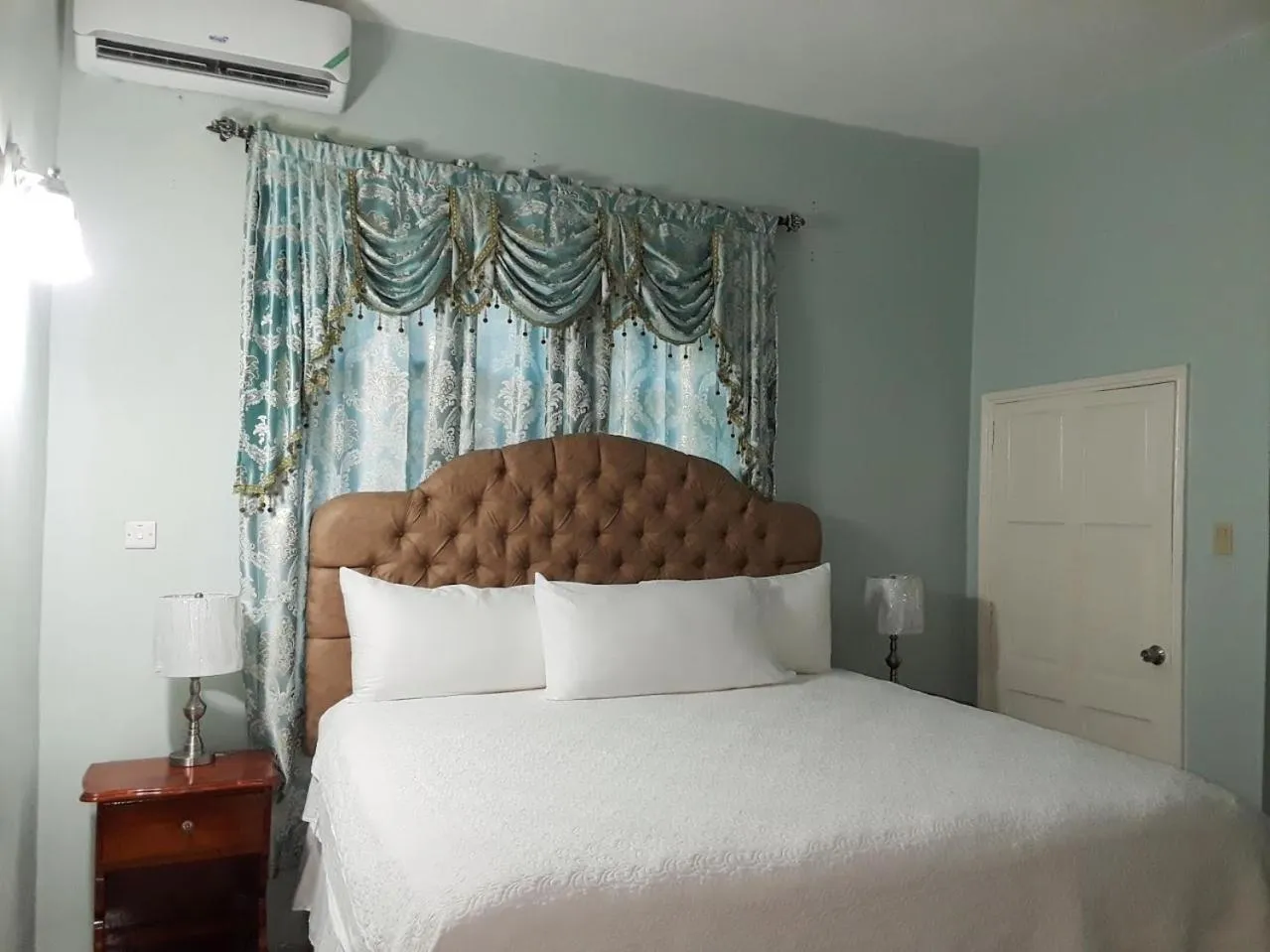 Bedroom, Bed in Dela de-Rose Guest House Negril Jamaica