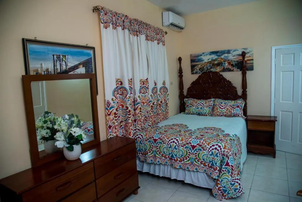 Bed in Dela de-Rose Guest House Negril Jamaica