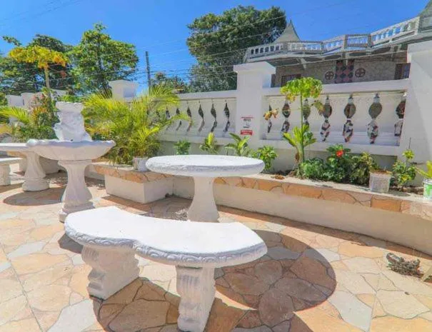 Dela de-Rose Guest House Negril Jamaica