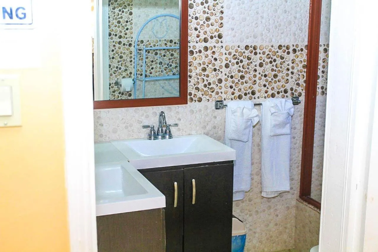 Bathroom in Dela de-Rose Guest House Negril Jamaica