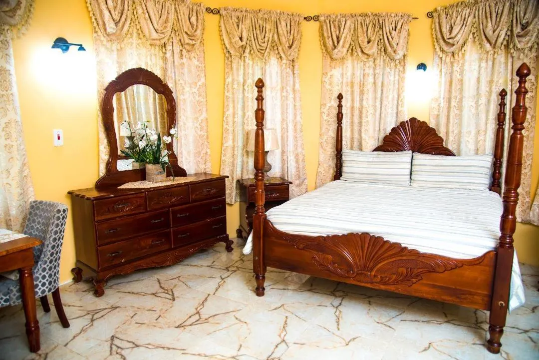 Bed in Dela de-Rose Guest House Negril Jamaica