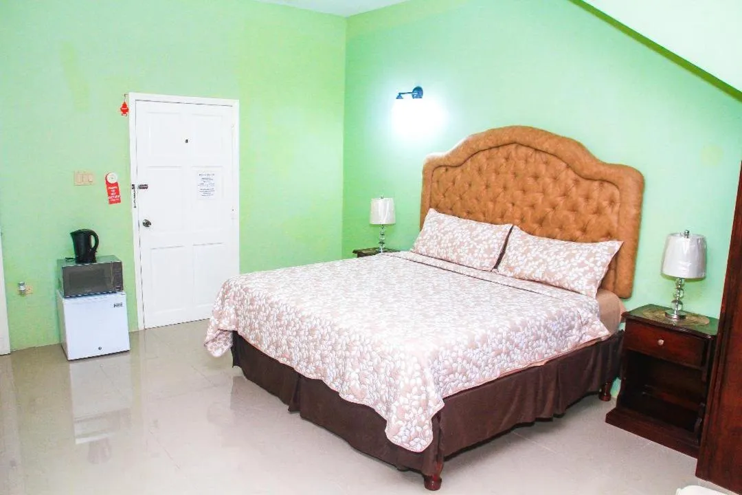 Bed in Dela de-Rose Guest House Negril Jamaica