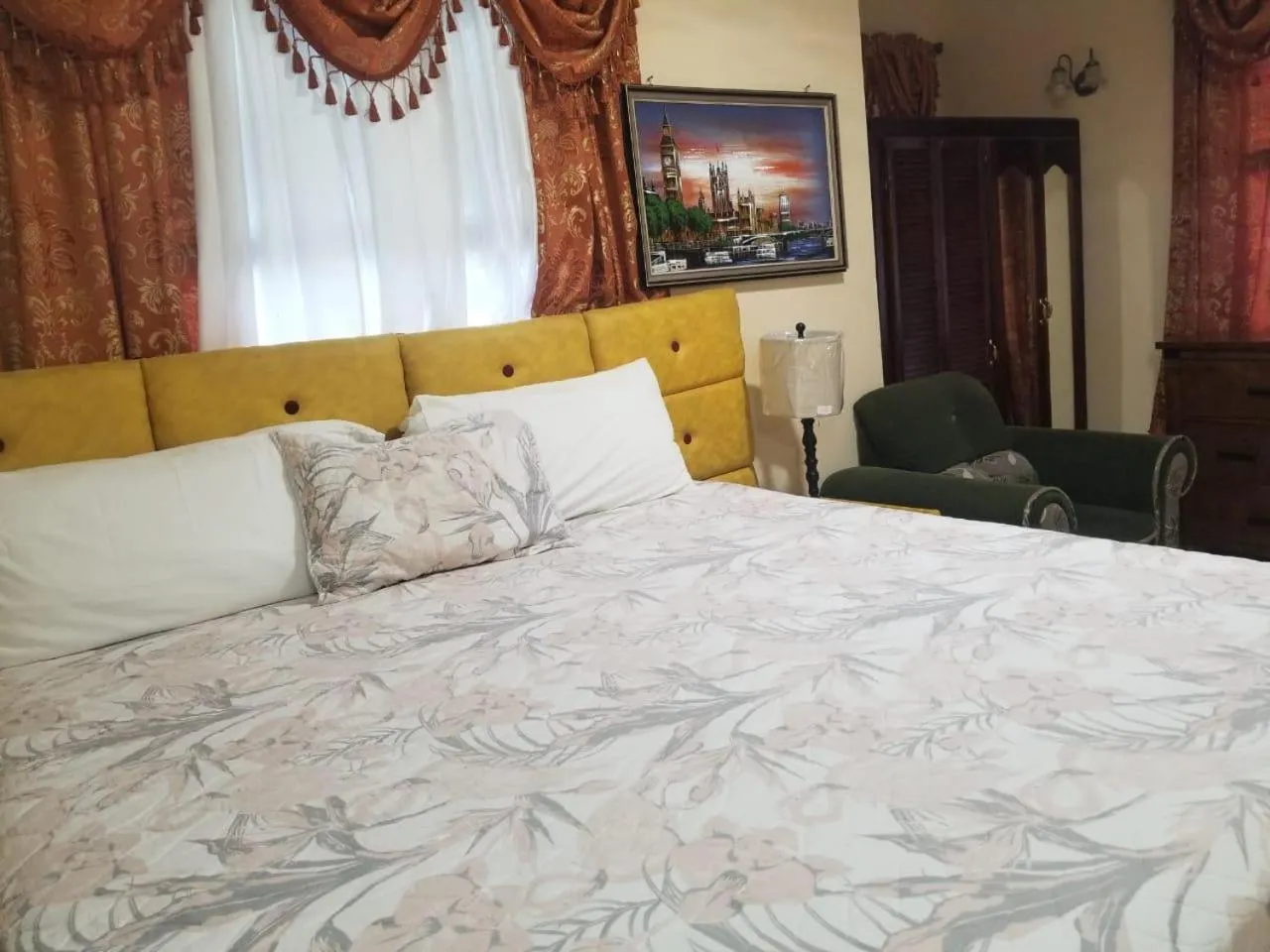 Bed in Dela de-Rose Guest House Negril Jamaica