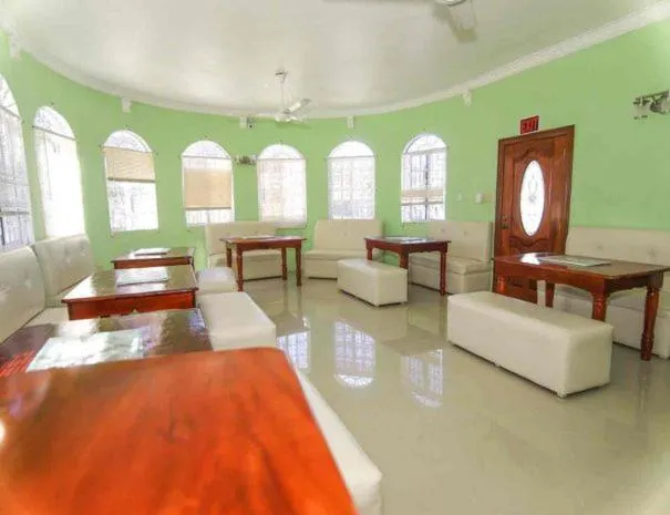 Restaurant/places to eat in Dela de-Rose Guest House Negril Jamaica