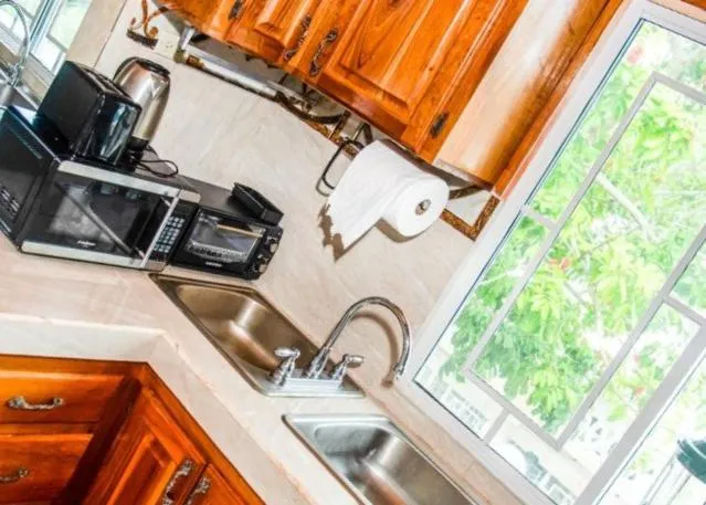 Dela de-Rose Guest House Negril Jamaica