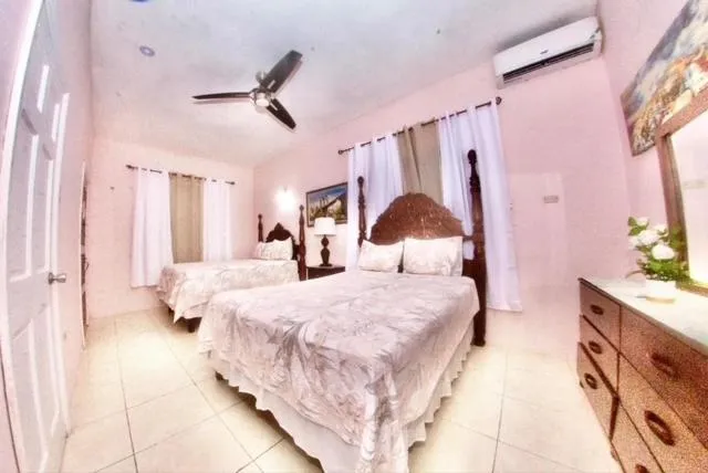 Bed in Dela de-Rose Guest House Negril Jamaica