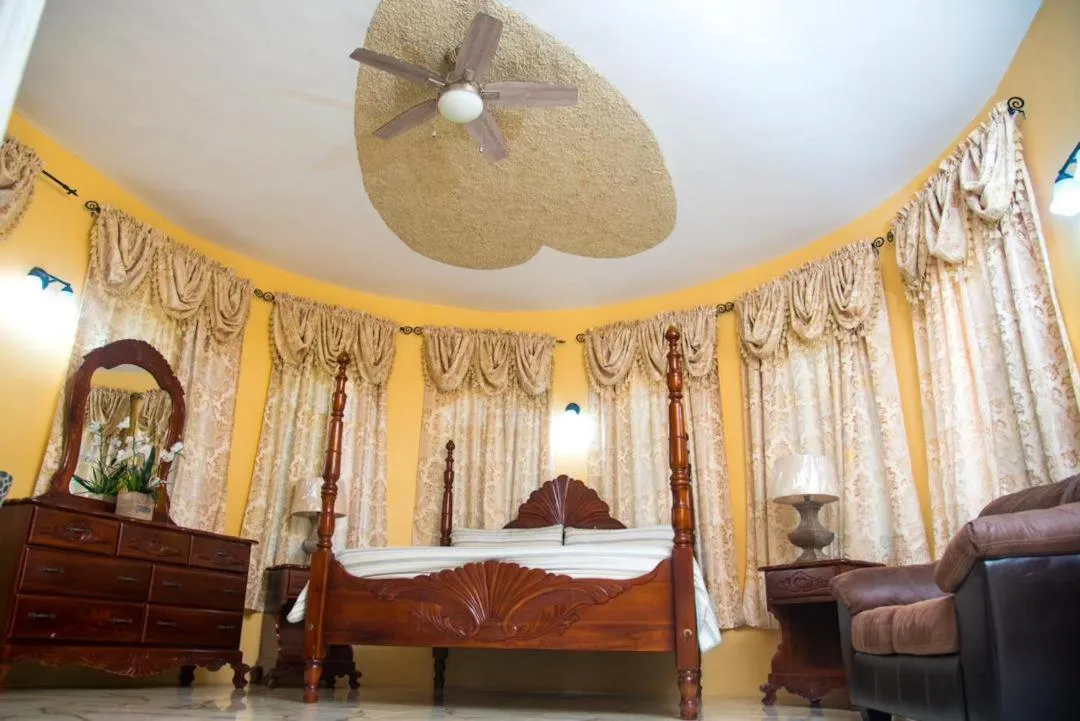 Bed in Dela de-Rose Guest House Negril Jamaica