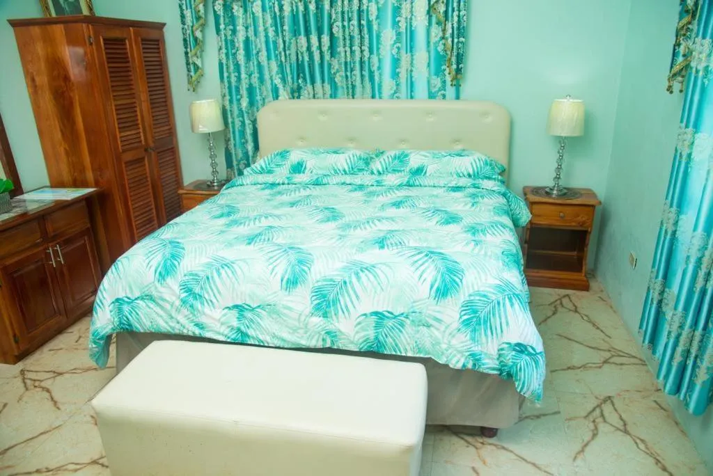 Bed in Dela de-Rose Guest House Negril Jamaica