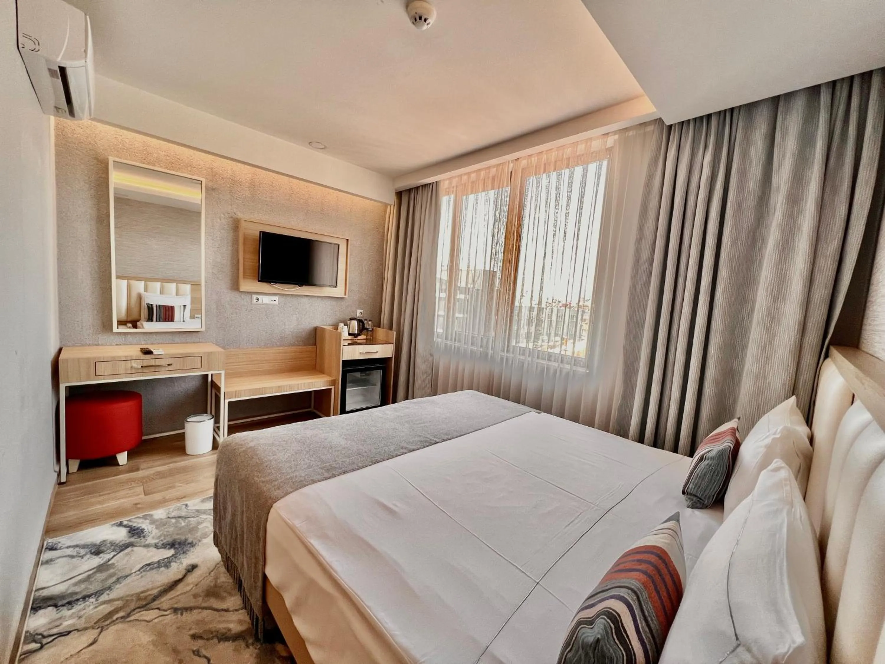 Photo of the whole room, Bed in Old Town Point Hotel & Spa Antalya