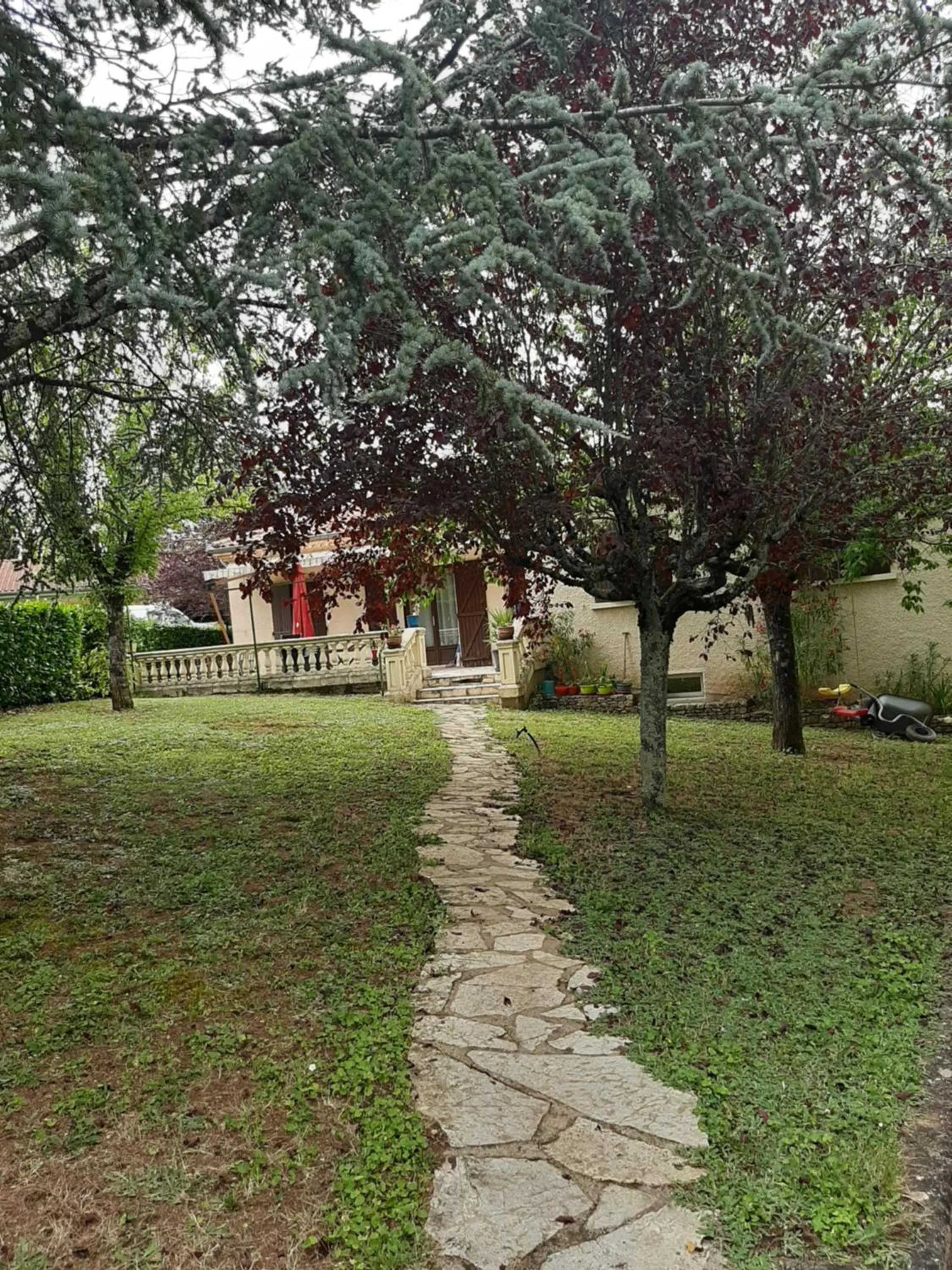 Garden view in Chambre maison piscine