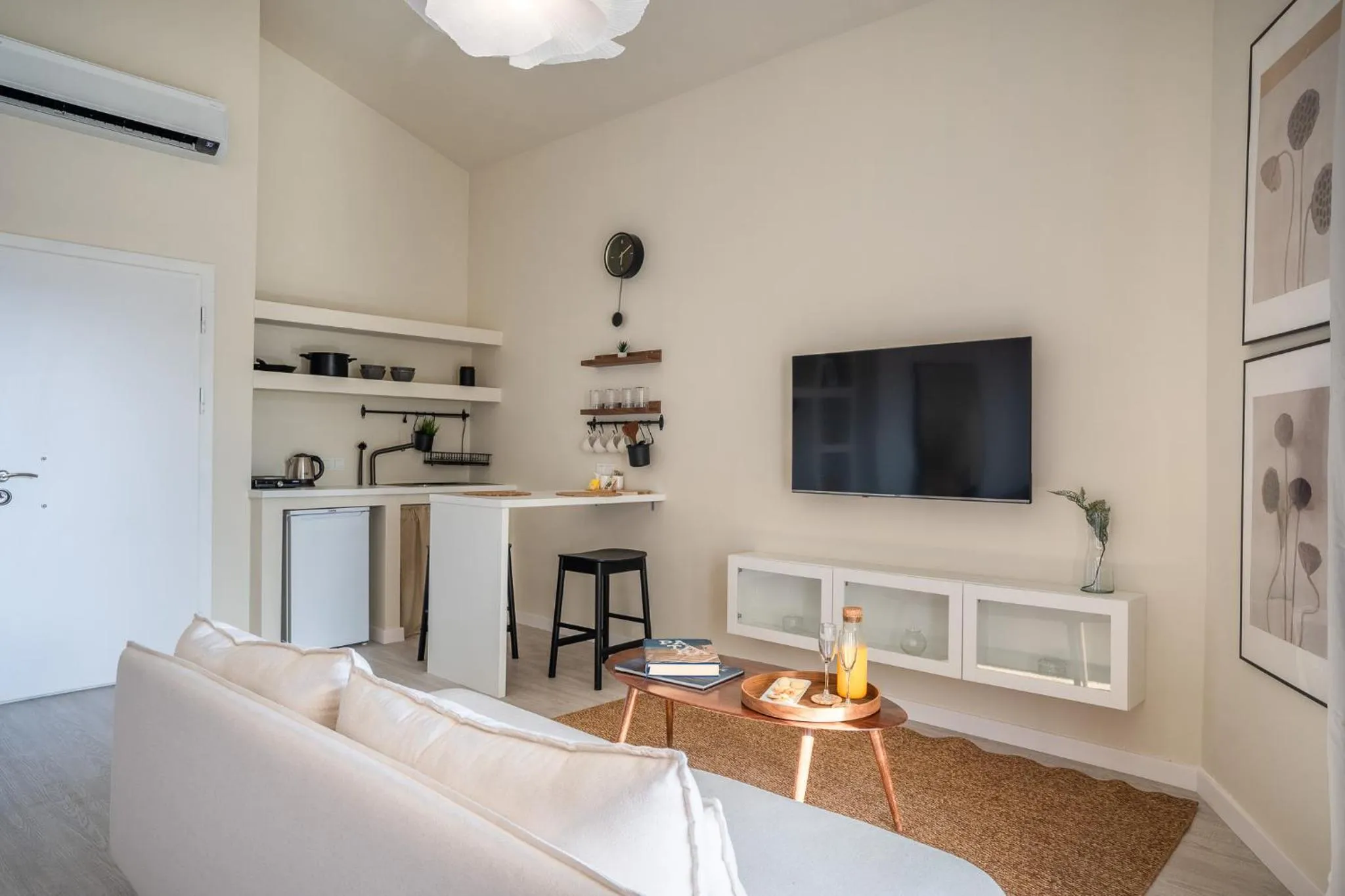 Kitchen or kitchenette in Payava Hotel by True Blue