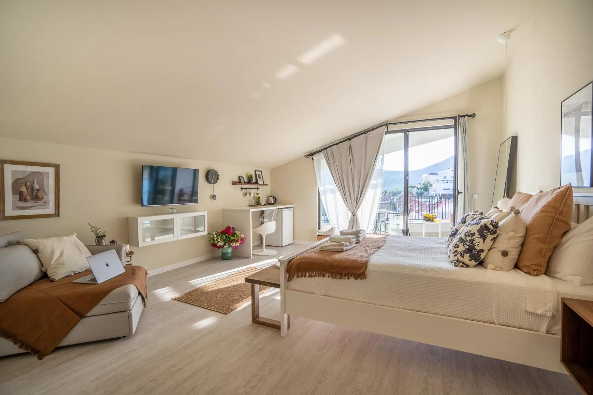 Photo of the whole room in Payava Hotel by True Blue