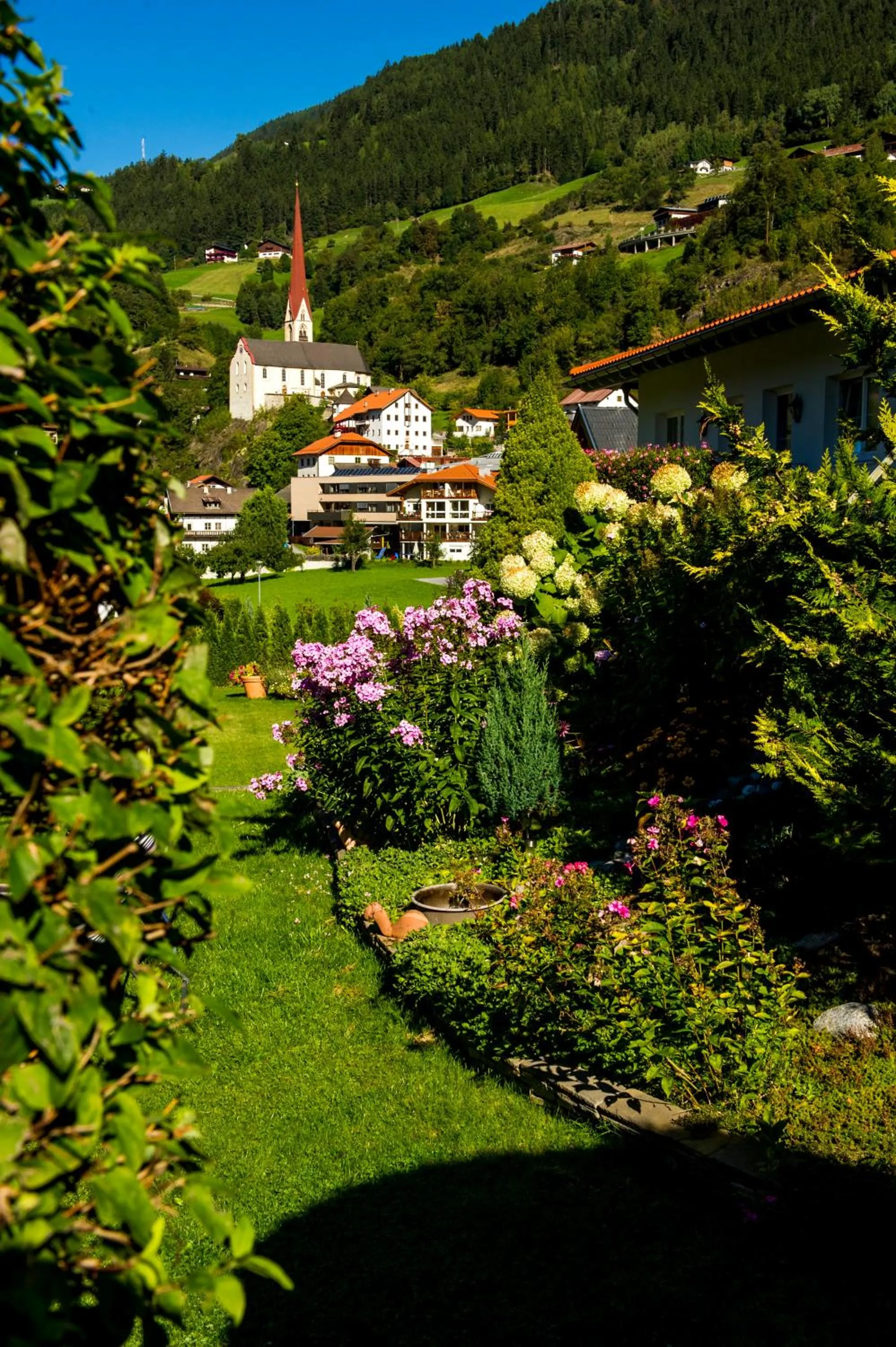 Garden in Garni Fischer