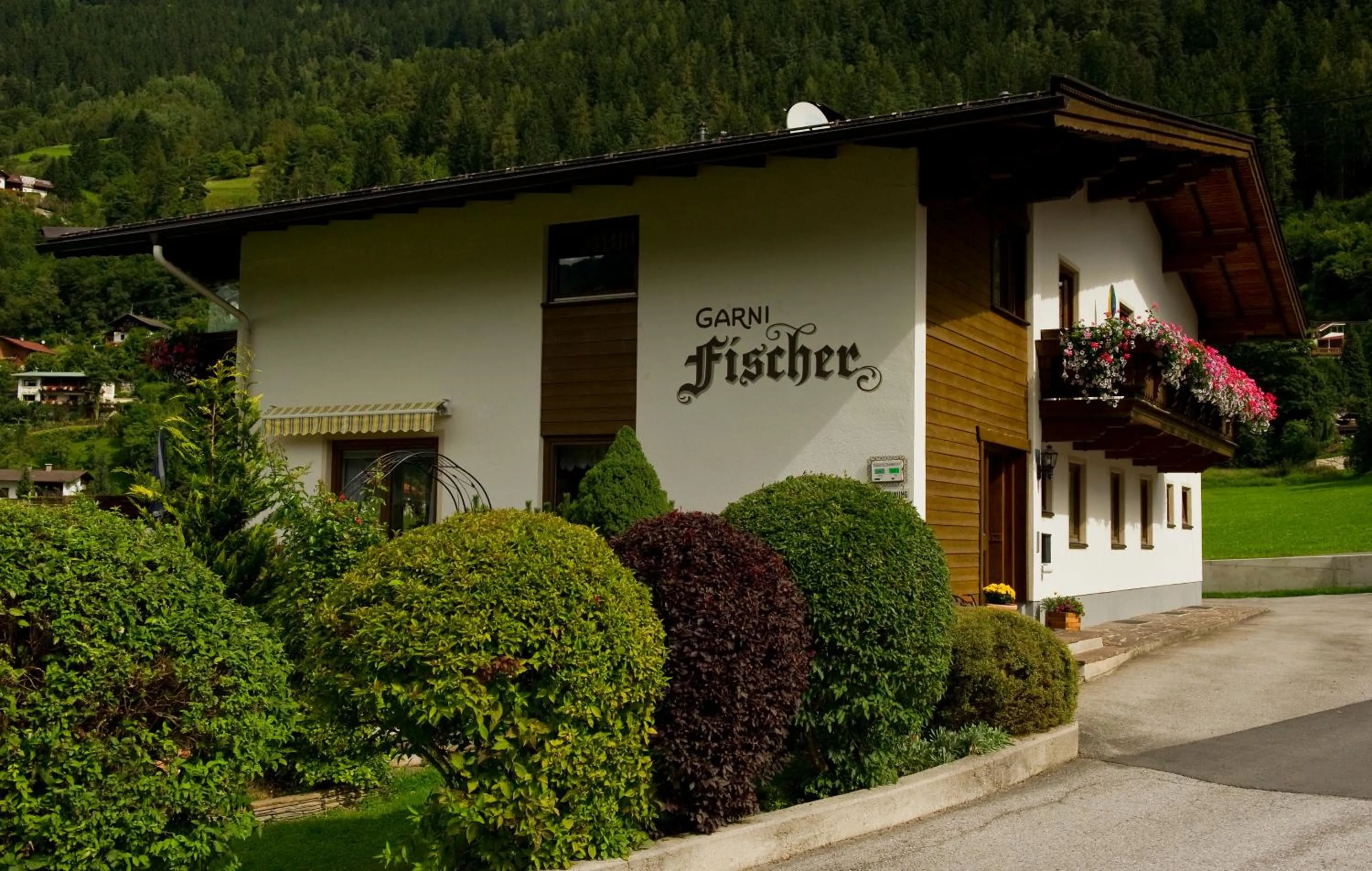 Facade/entrance in Garni Fischer