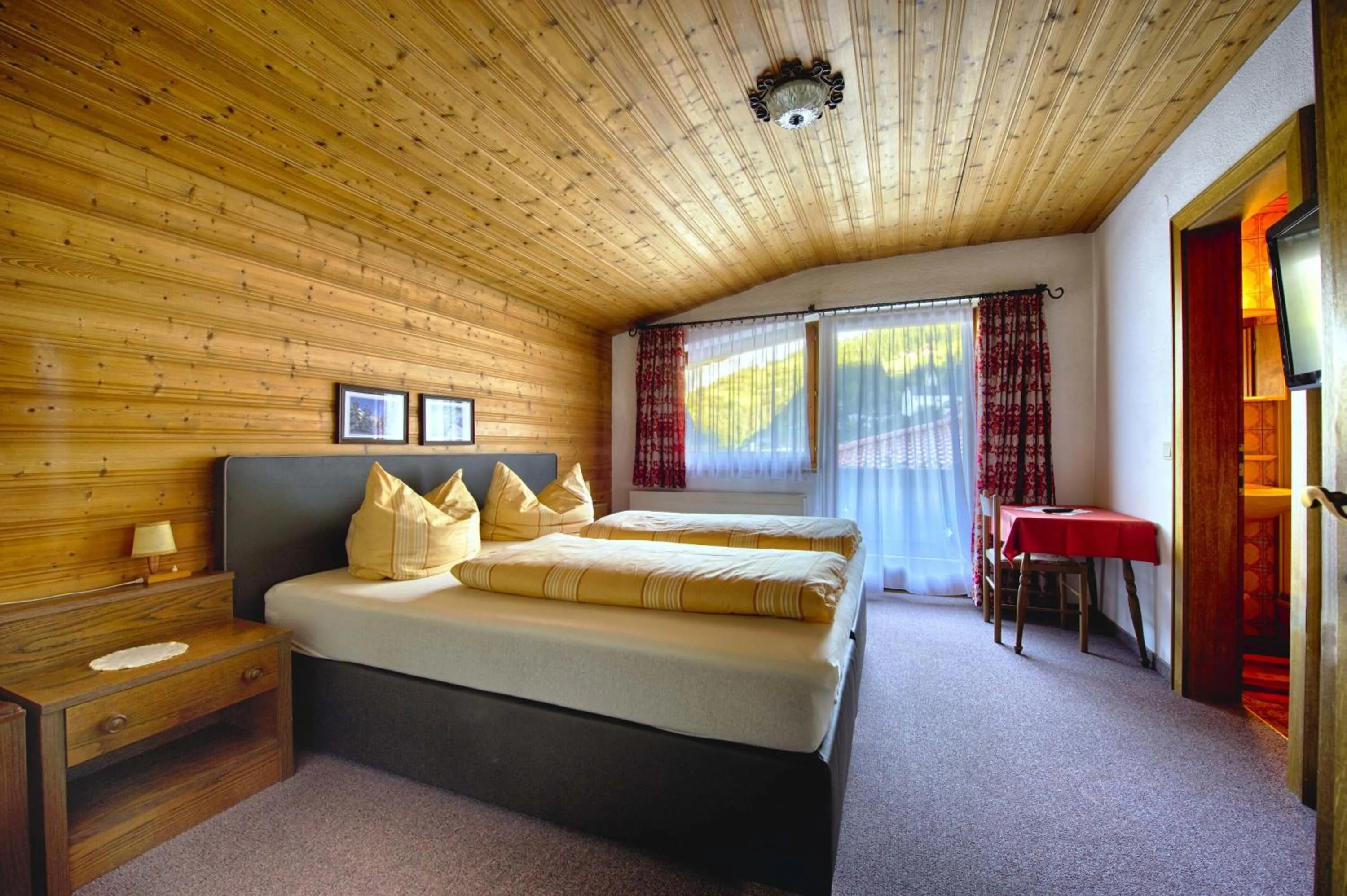 Day, Bed in Garni Fischer