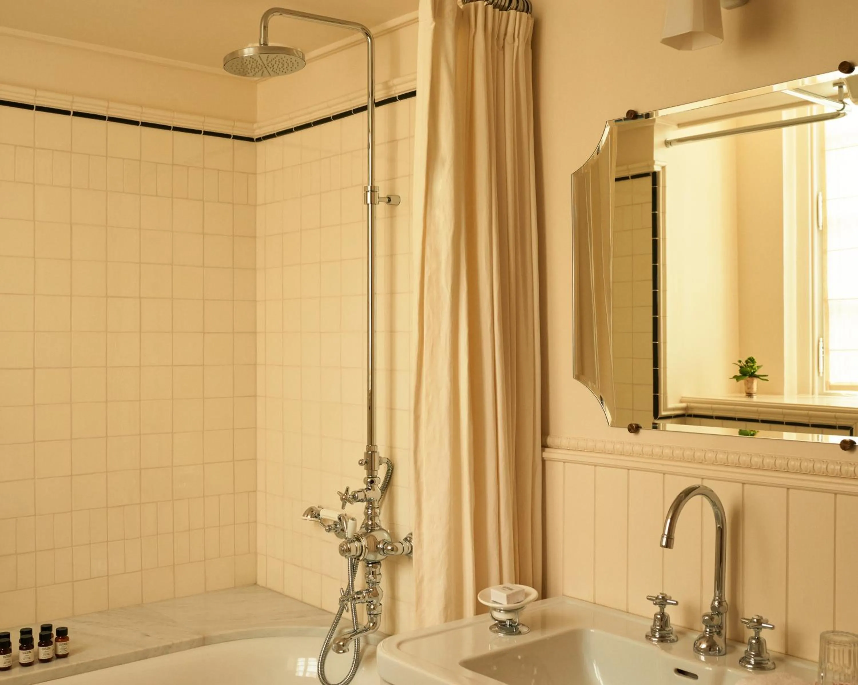 Bathroom in Château Voltaire