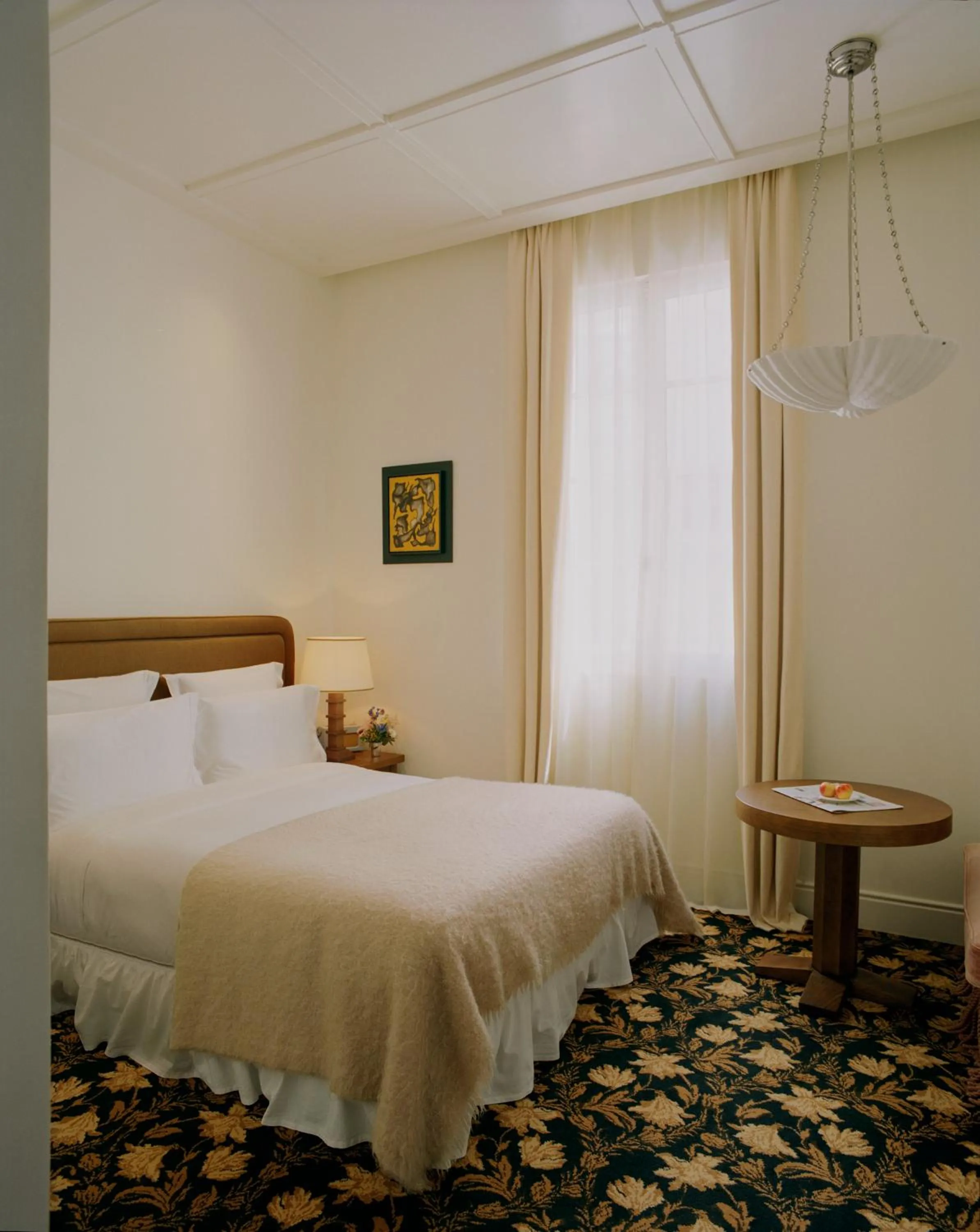 Photo of the whole room, Bed in Château Voltaire