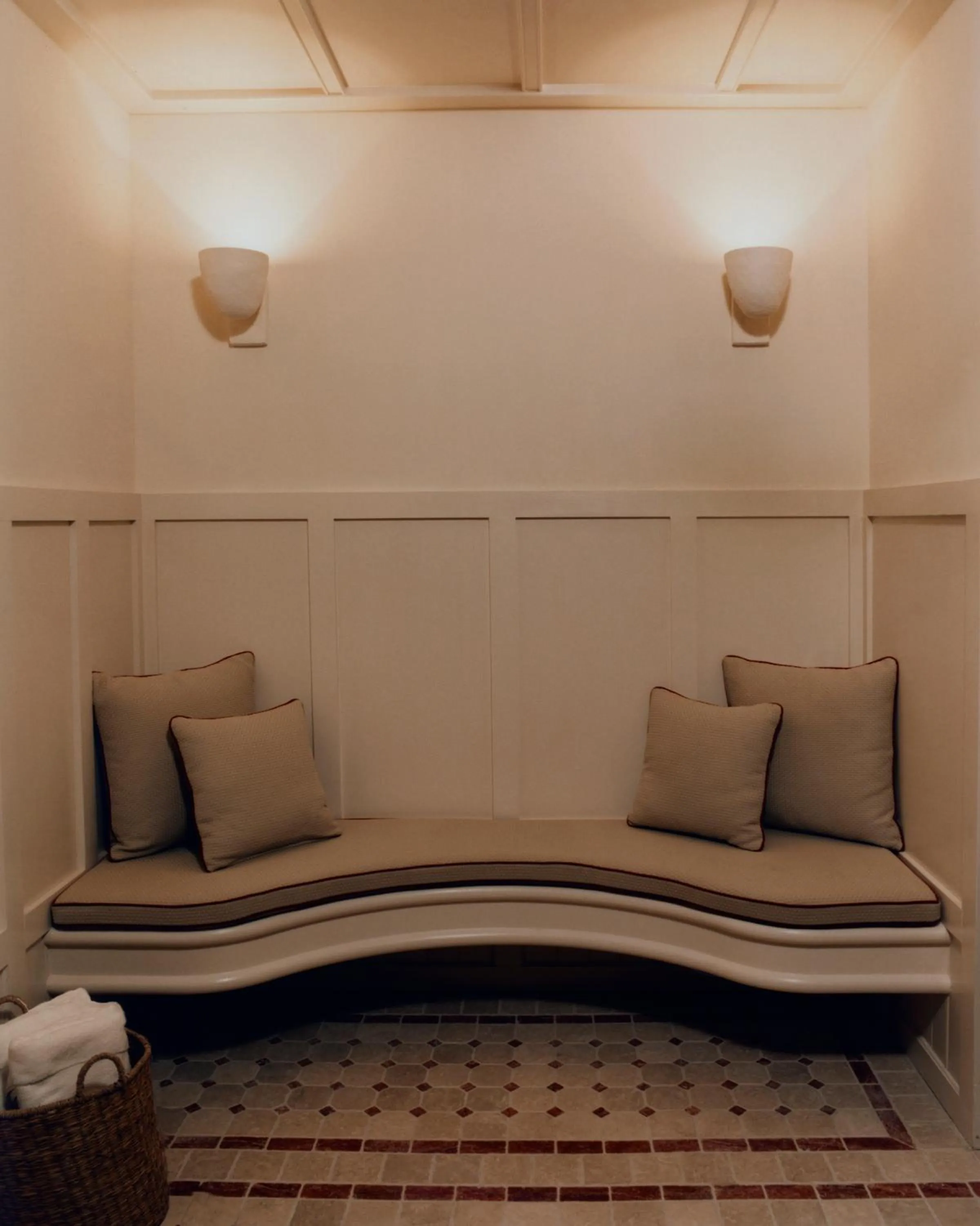 Spa and wellness centre/facilities in Château Voltaire