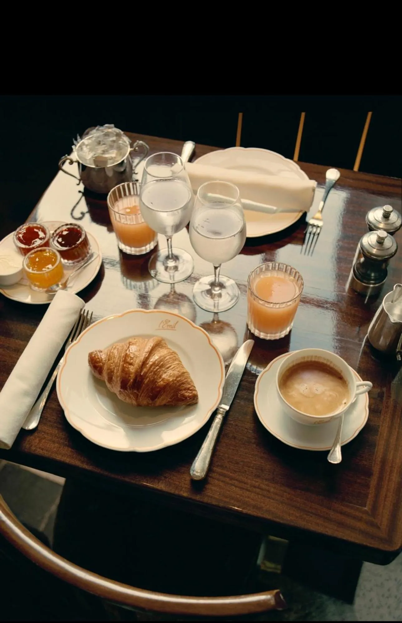 Breakfast in Château Voltaire