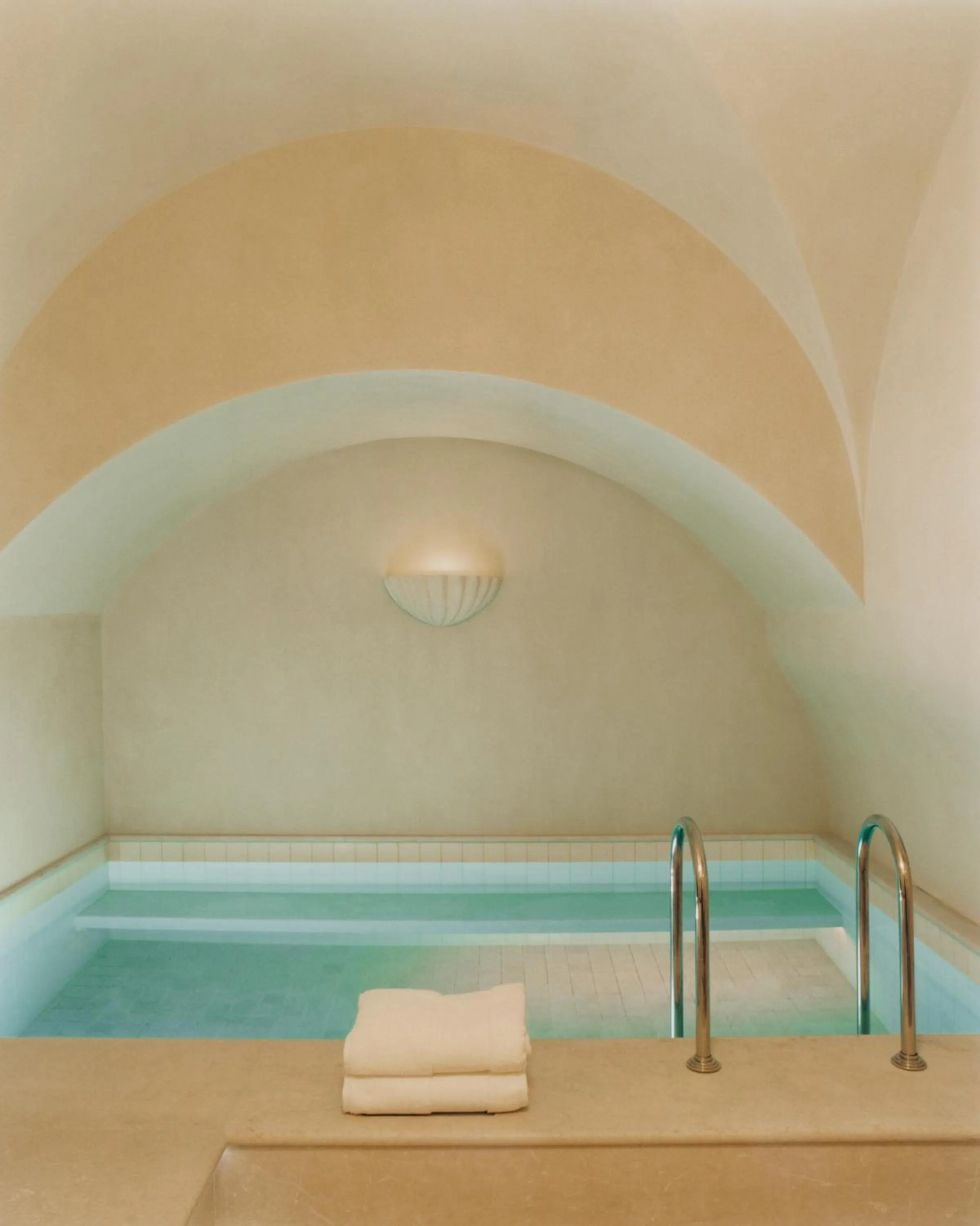 Spa and wellness centre/facilities in Château Voltaire