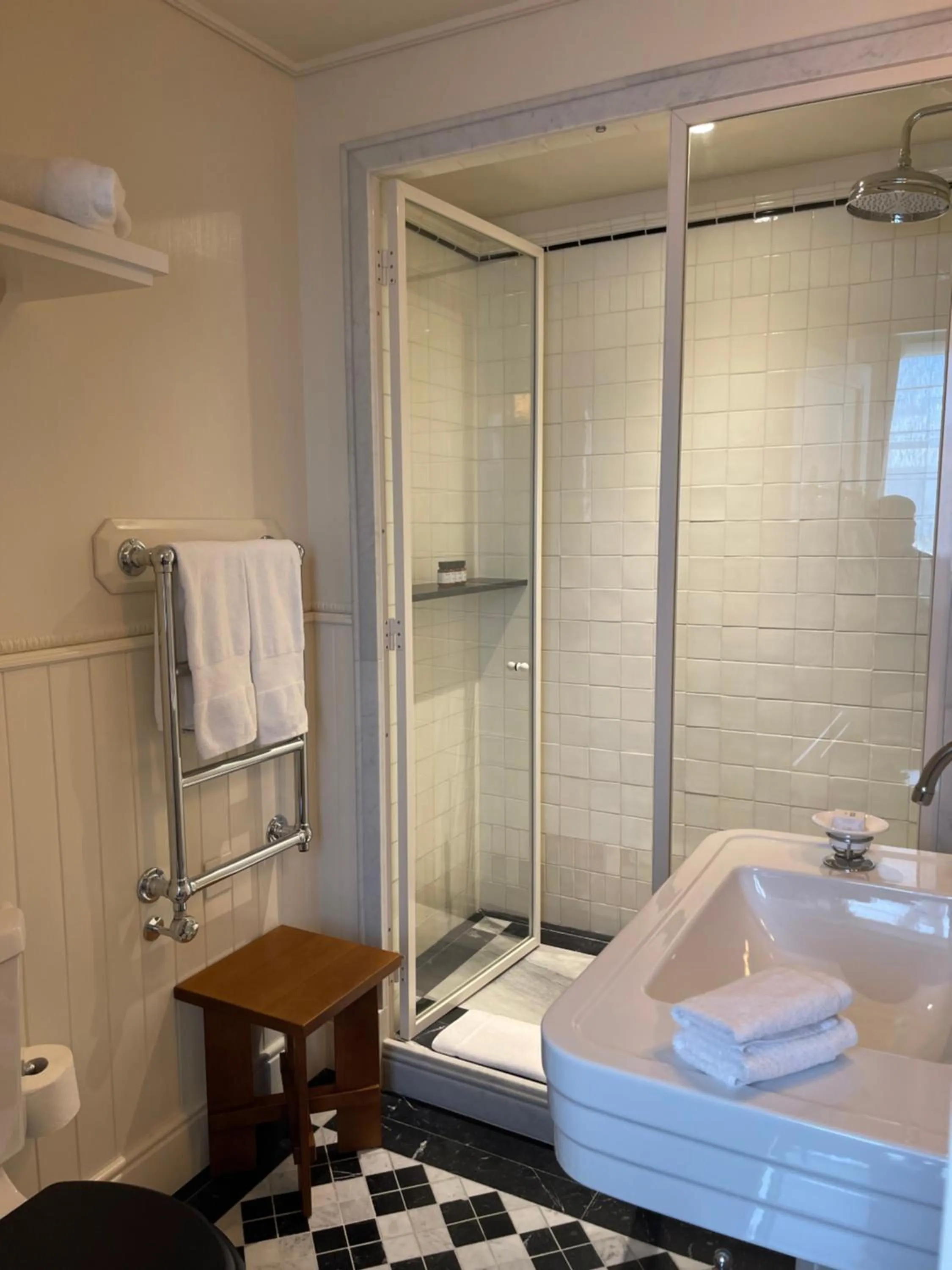 Bathroom, Bed in Château Voltaire