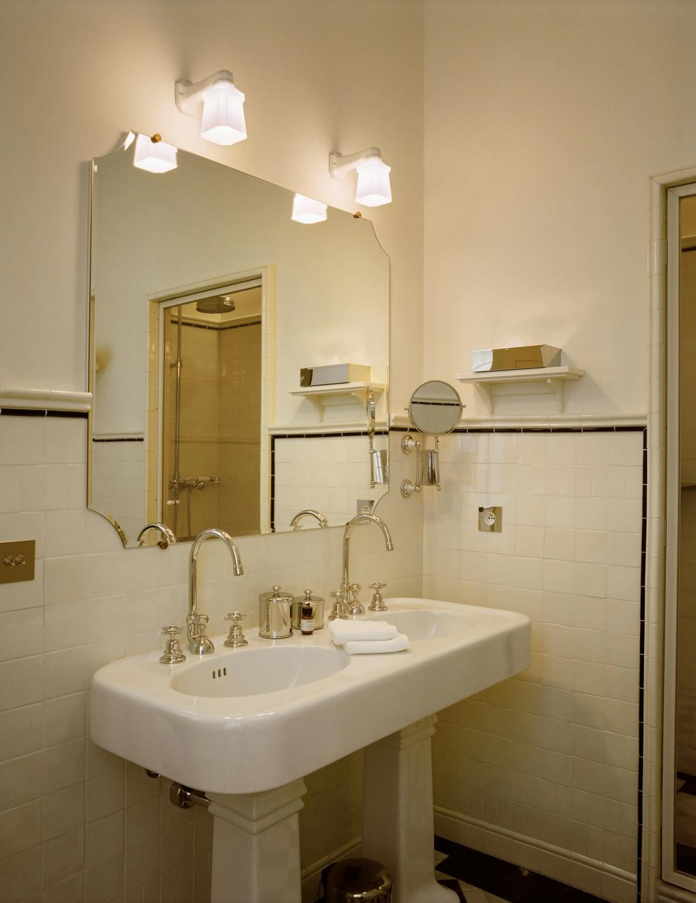 Bathroom in Château Voltaire