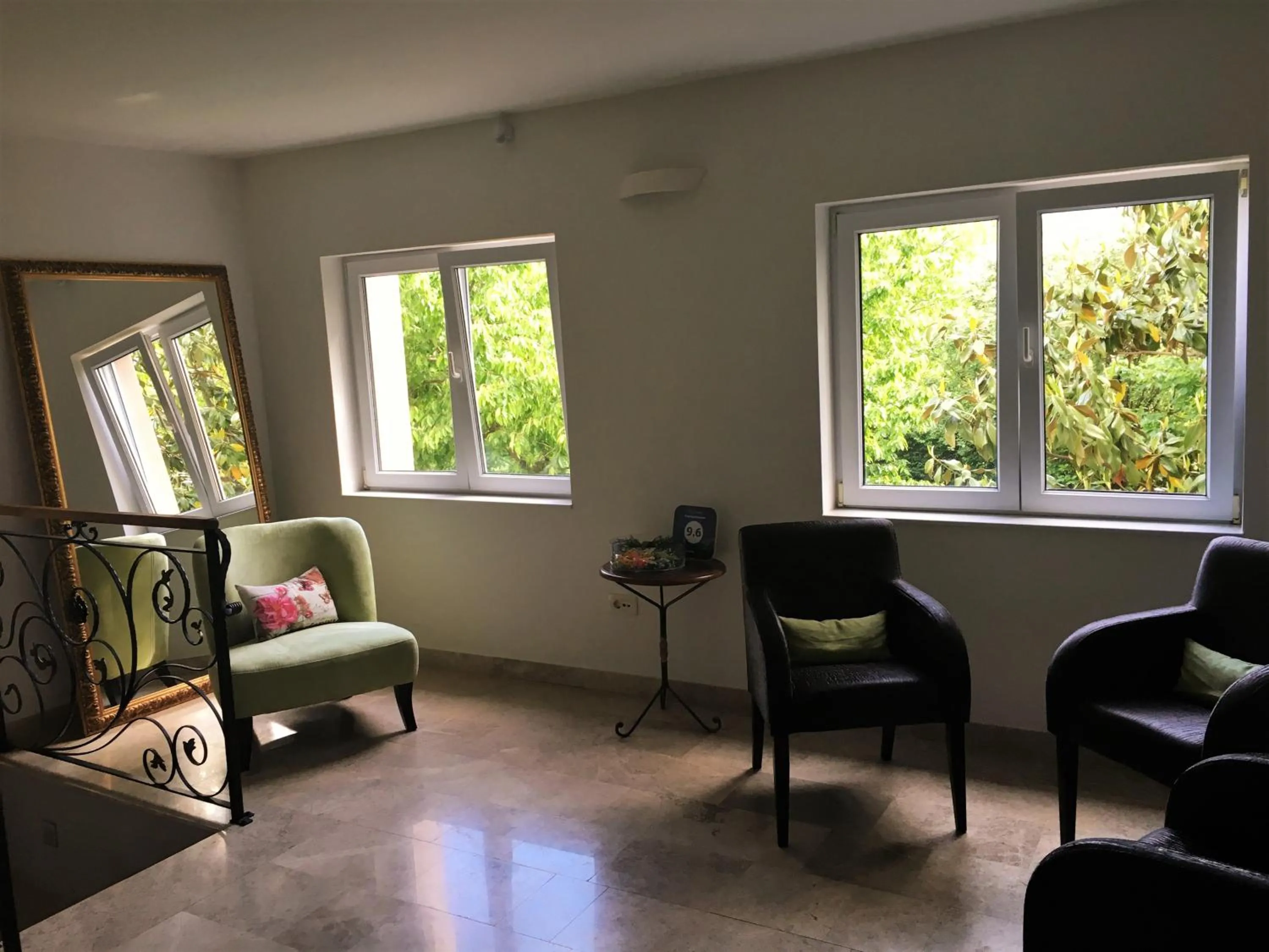 Seating area in Pansion Bencun