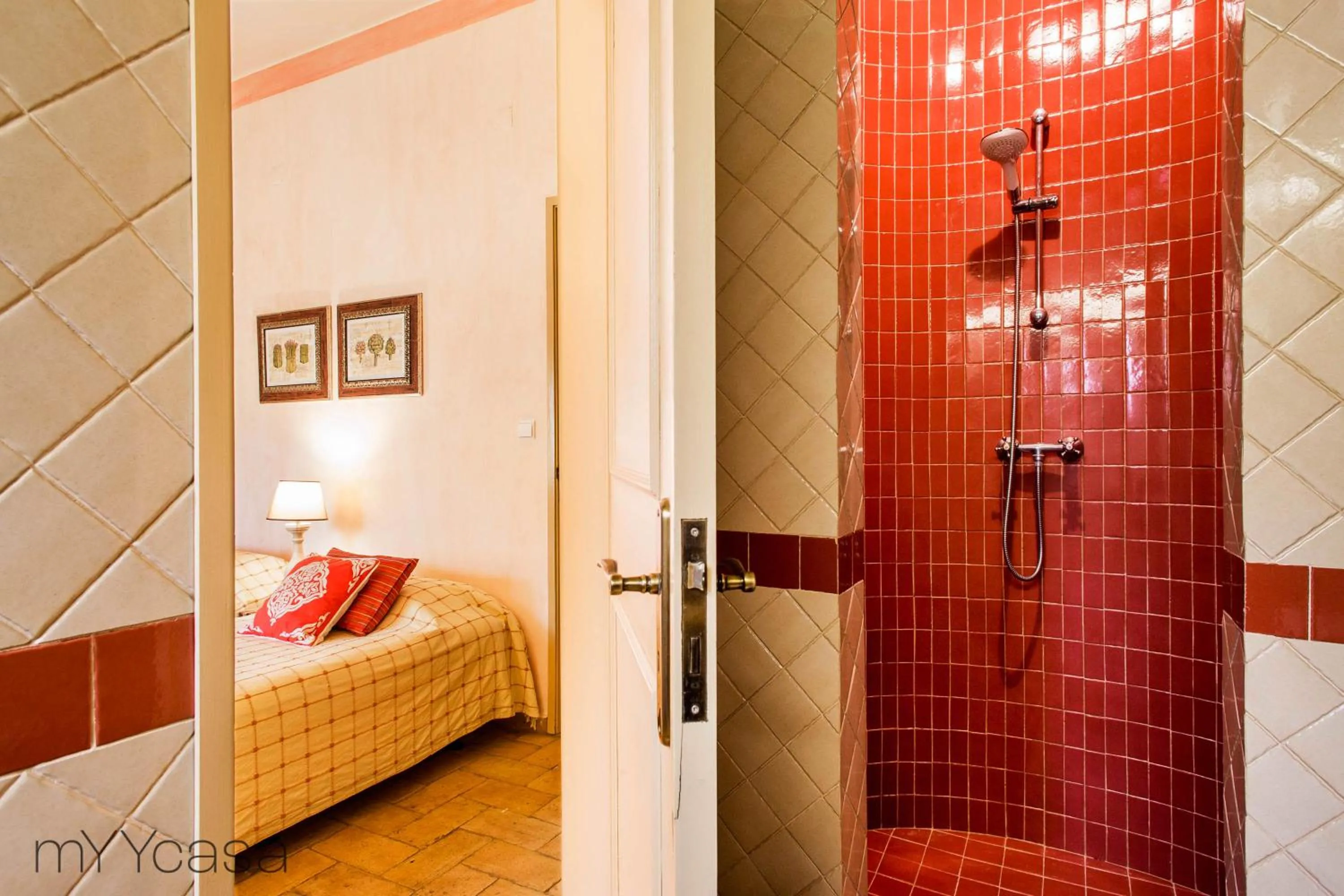 Shower, Bed in Quinta Azul - Gorgeous Apartment with Pool & Private Terrace