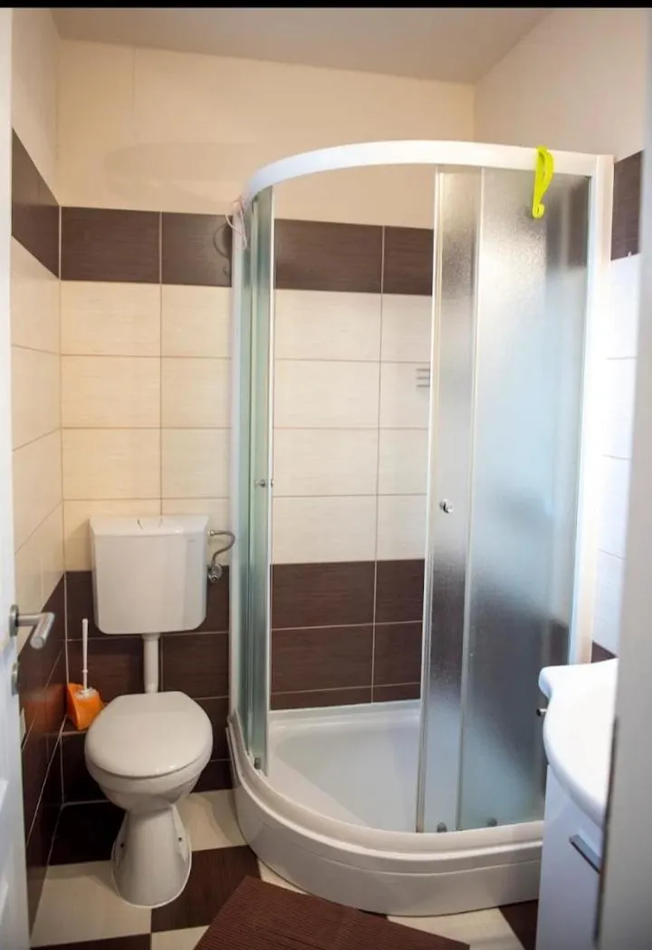 Shower in Pansion Eden