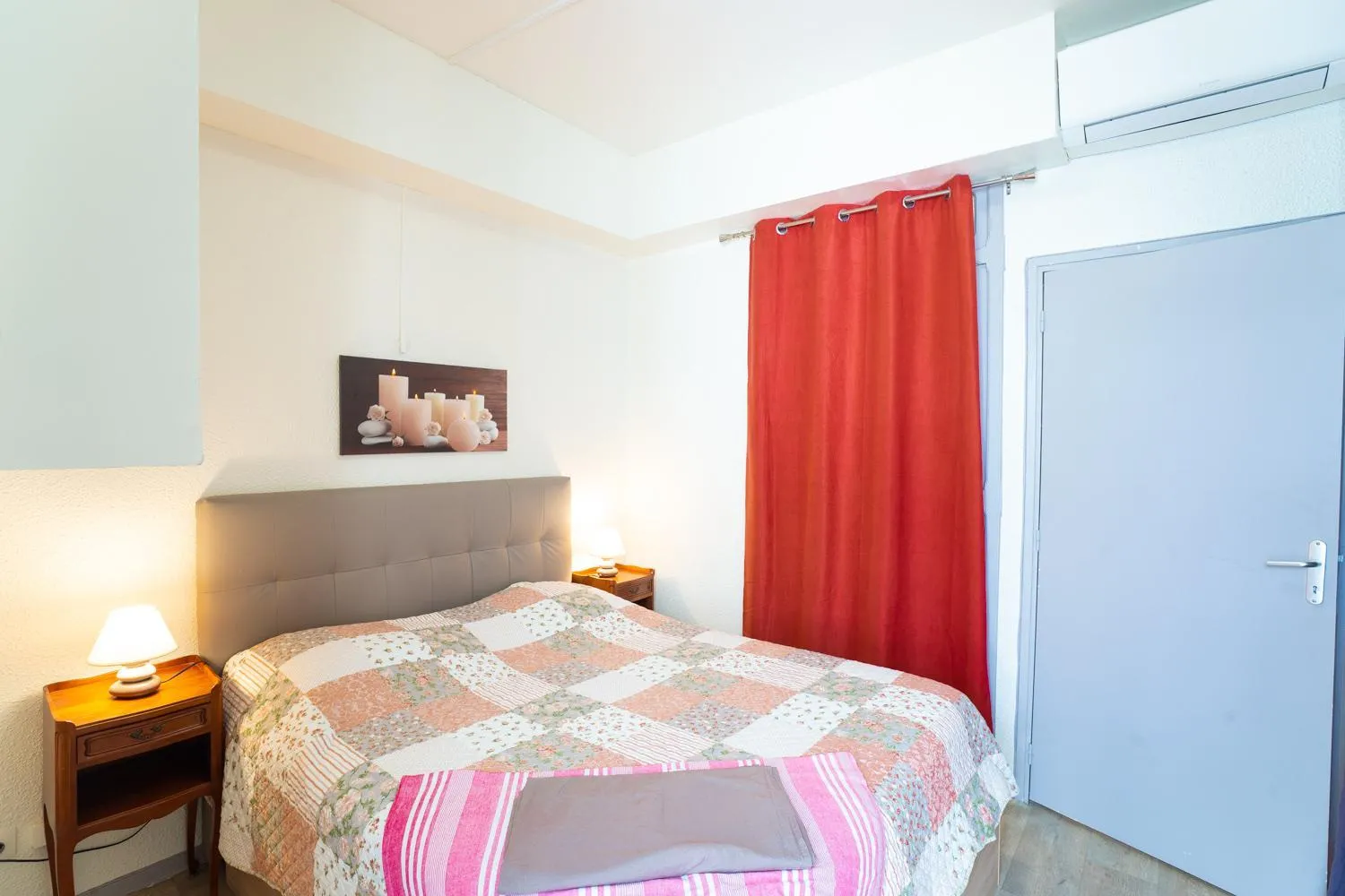 Bedroom, Bed in Appartement Les Halles , Climatisation, Terrasse, Garage