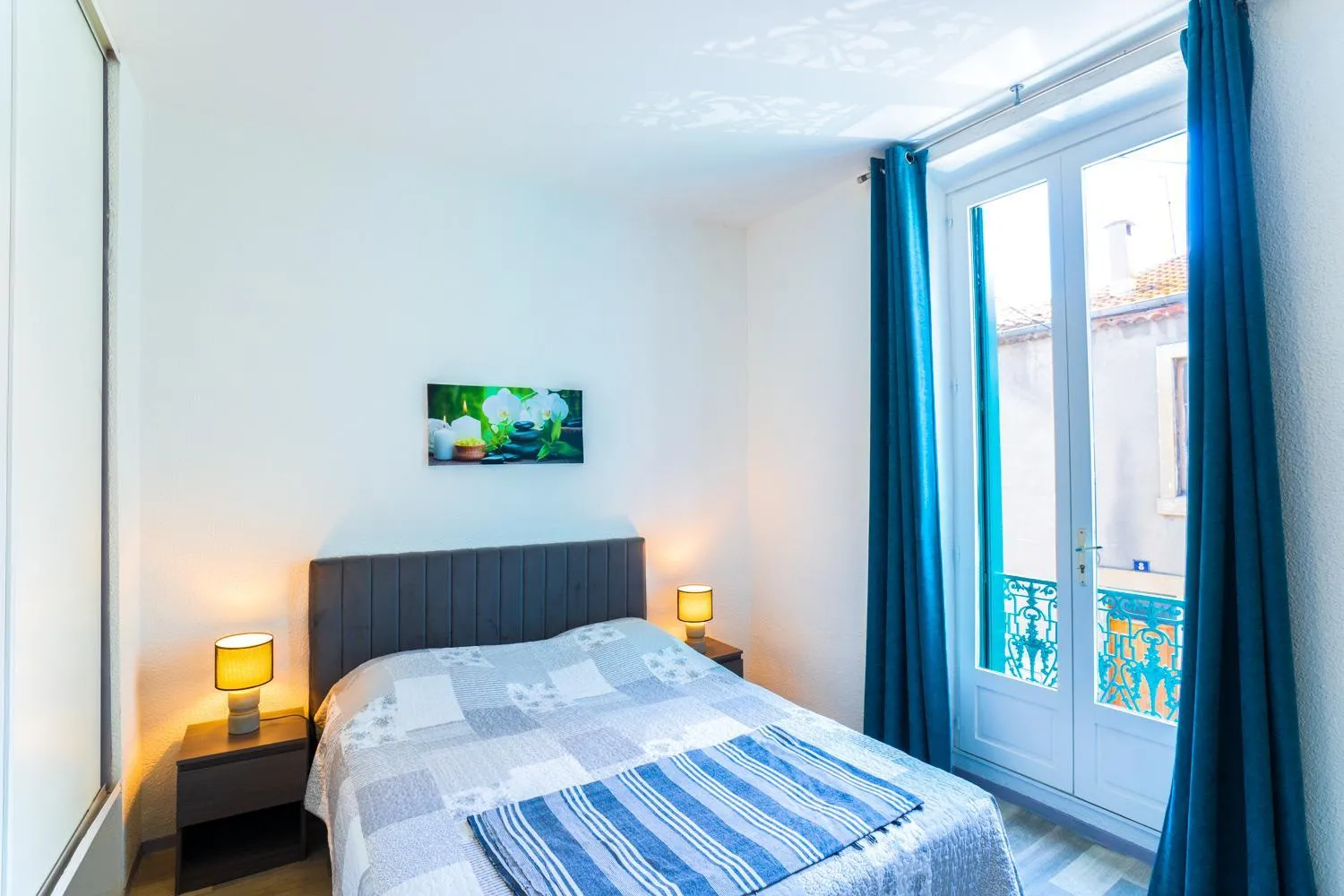 Bedroom, Bed in Appartement Les Halles , Climatisation, Terrasse, Garage