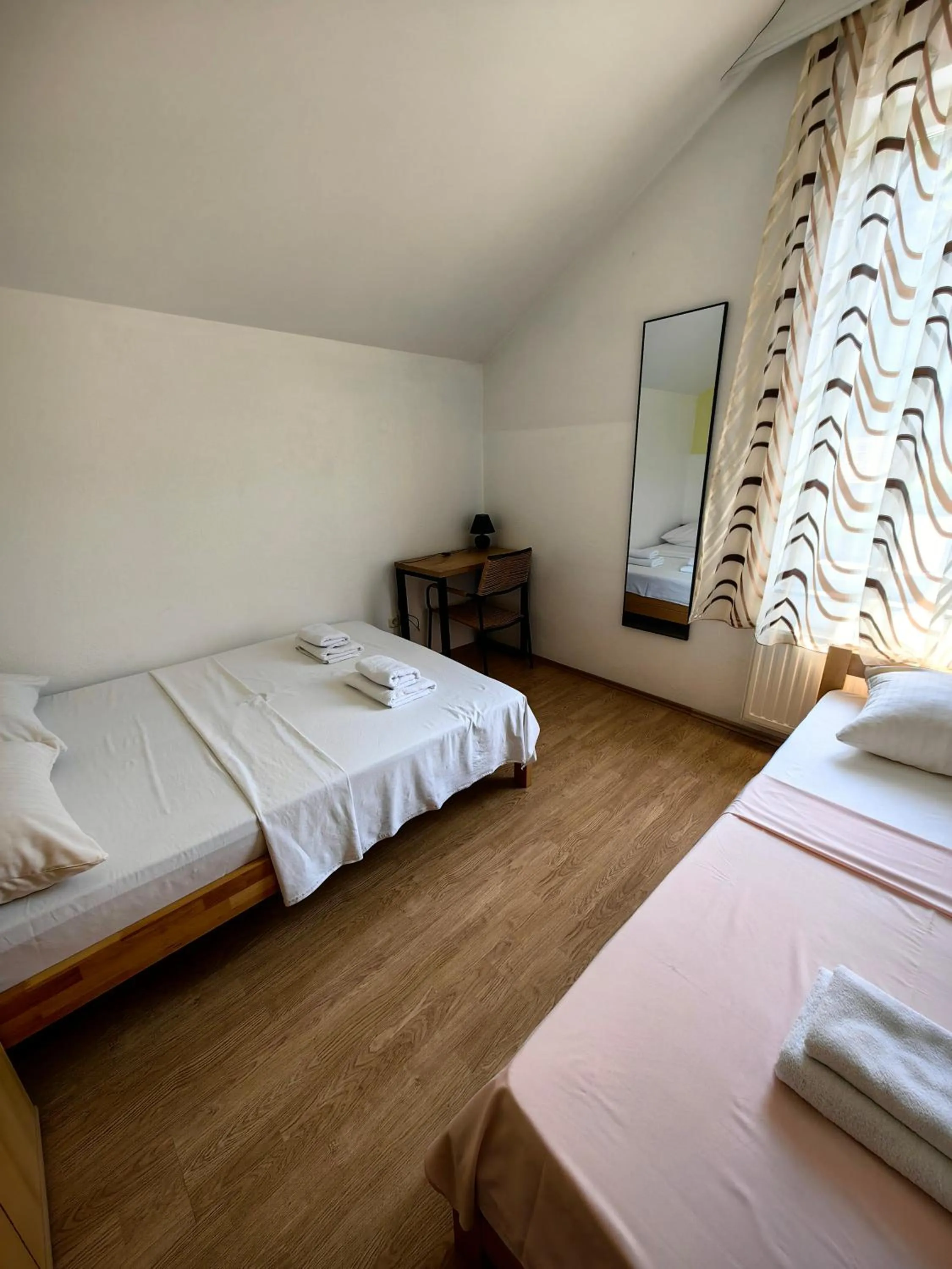 Bedroom in Motel Maks