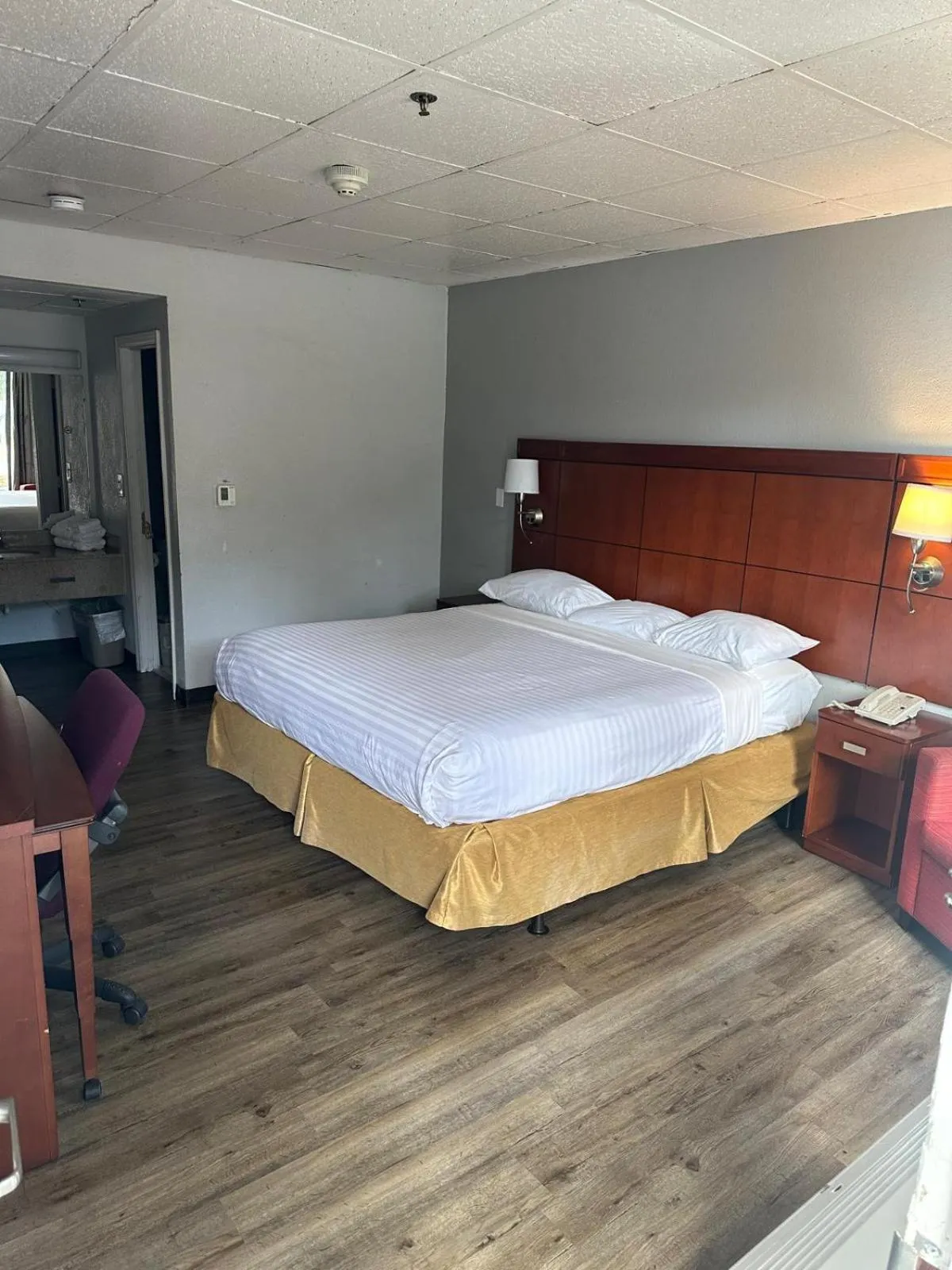 Photo of the whole room, Bed in Park View Inn.