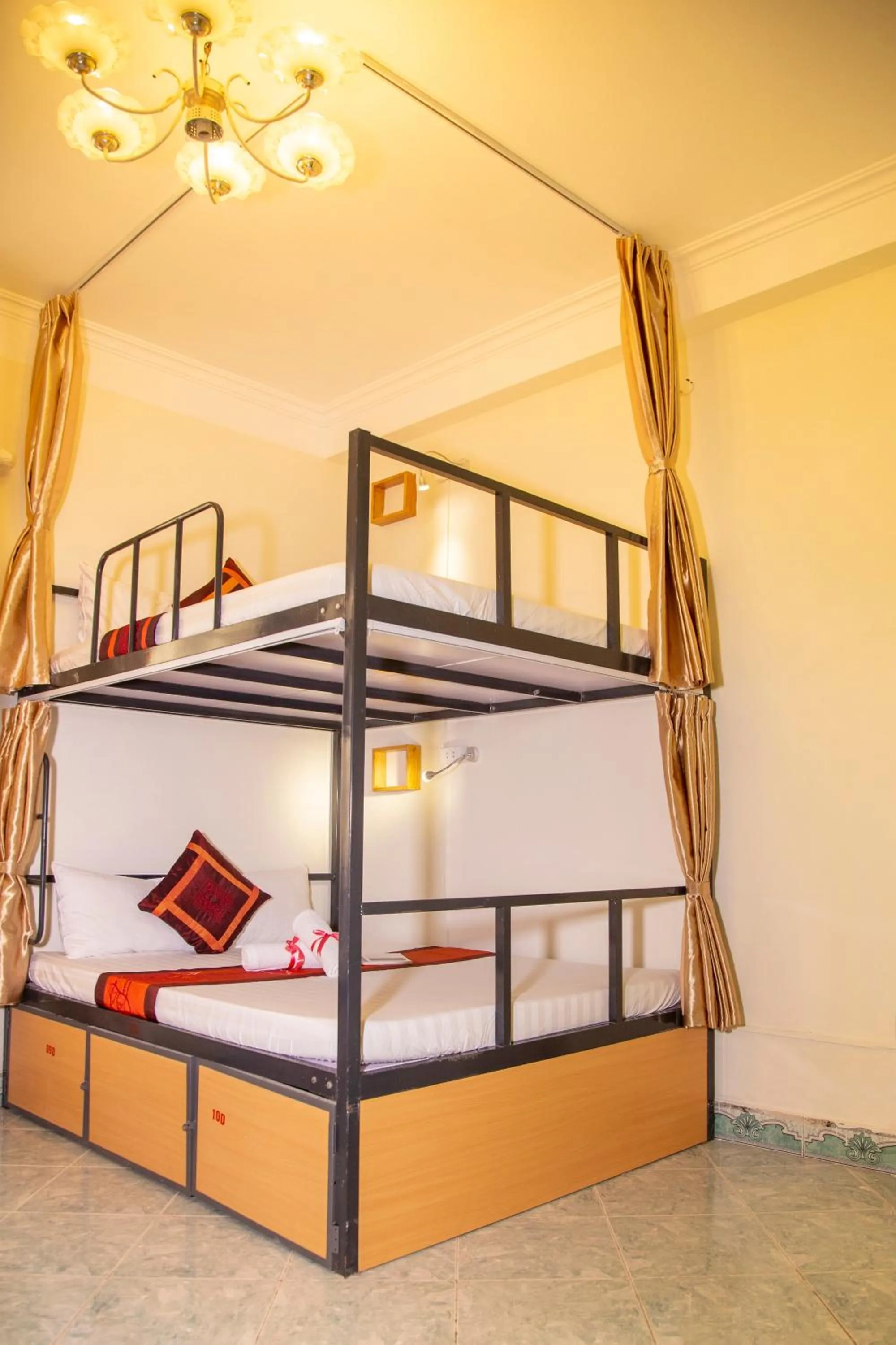 bunk bed, Bed in Hanoi City Backpackers Hostel