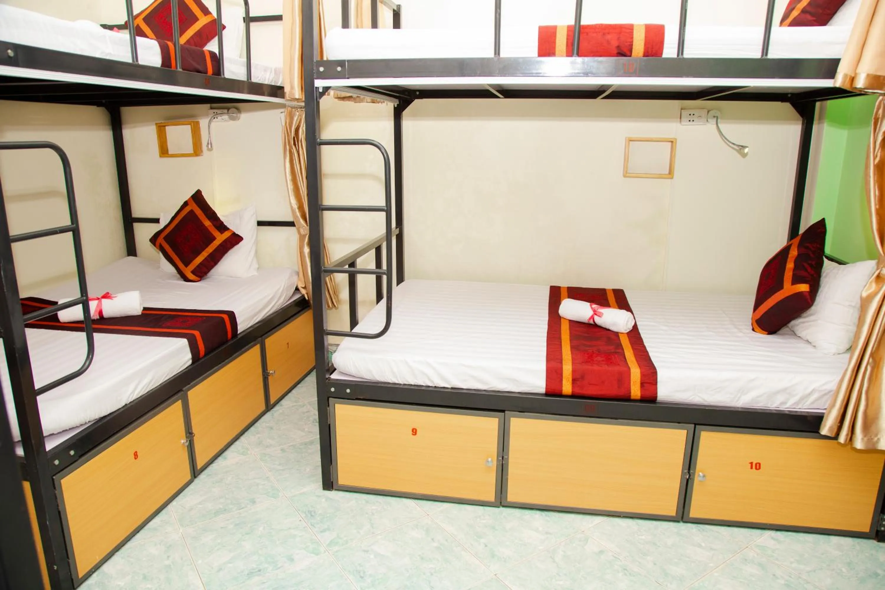 bunk bed, Bed in Hanoi City Backpackers Hostel