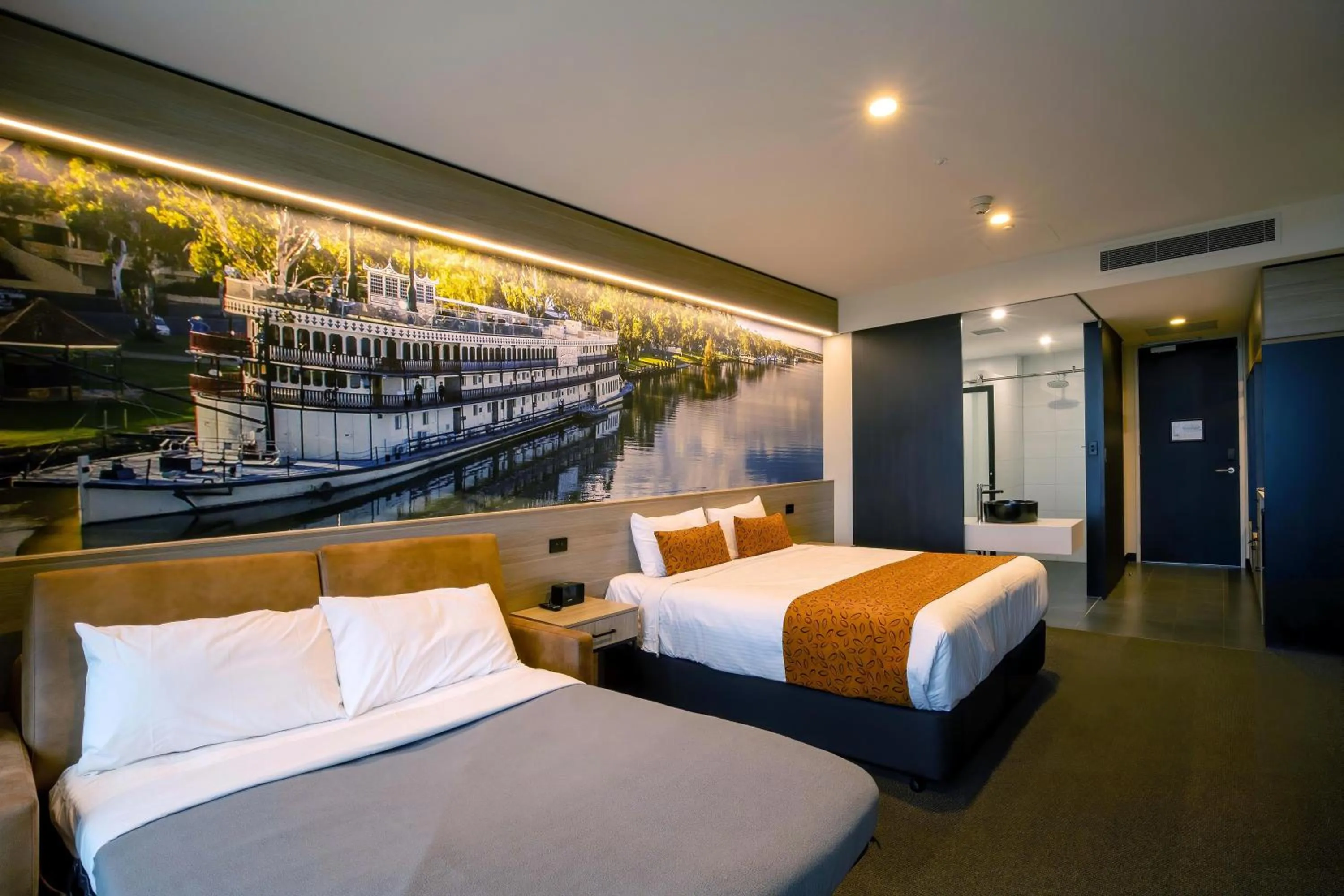 Bedroom, Bed in Bridgeport Hotel