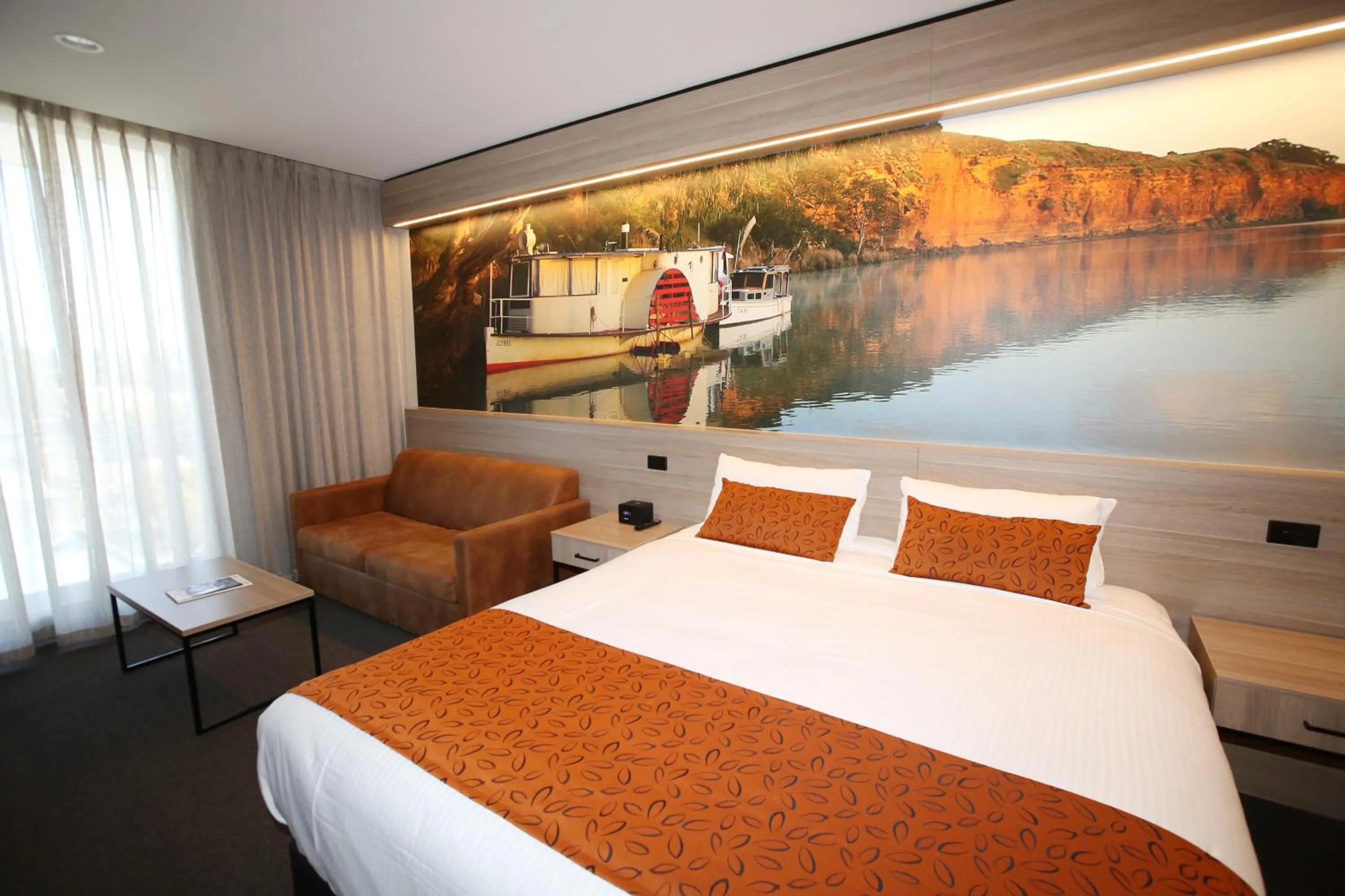 Bedroom, Bed in Bridgeport Hotel