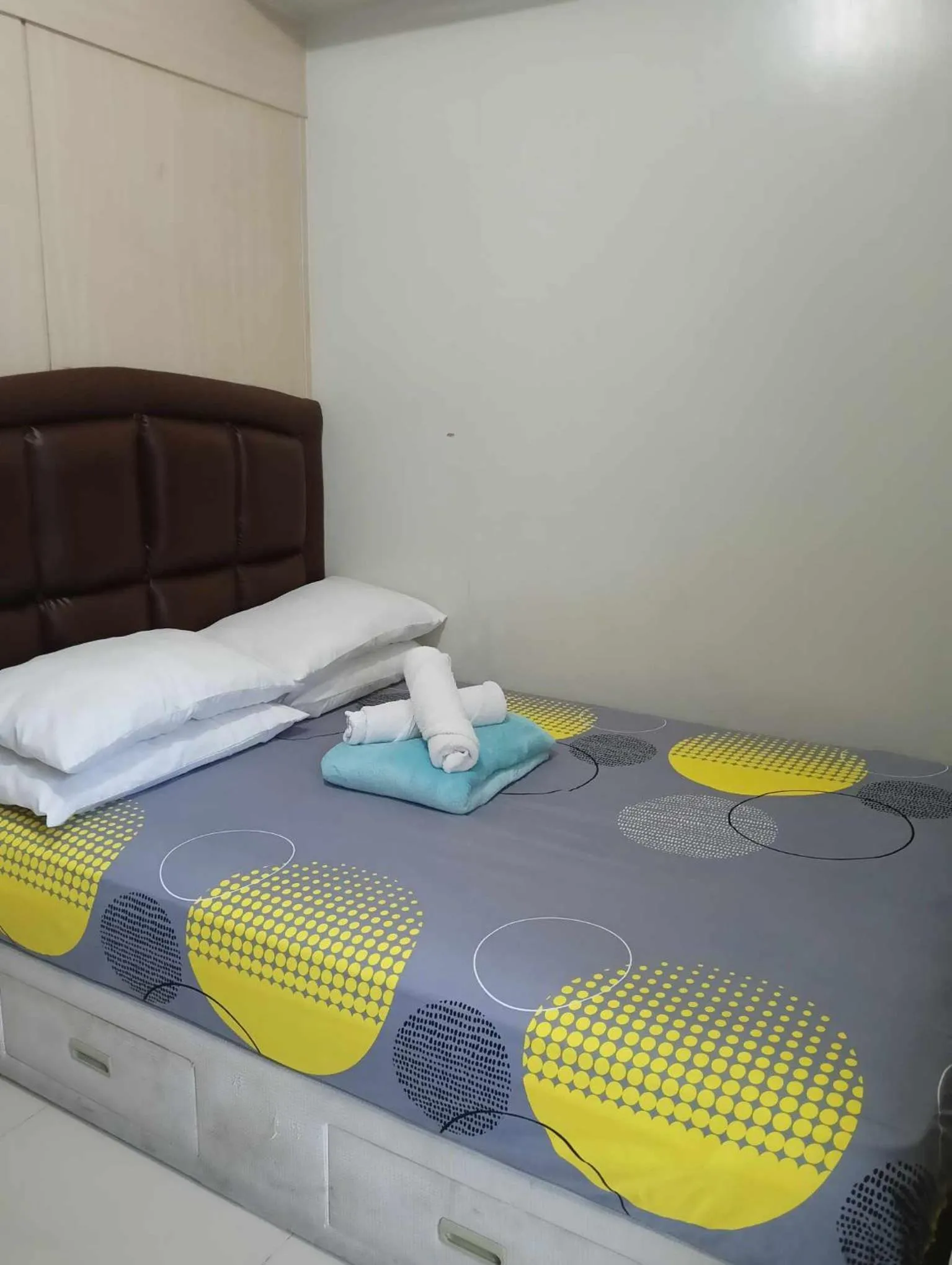 Bed in LIAM's Staycation