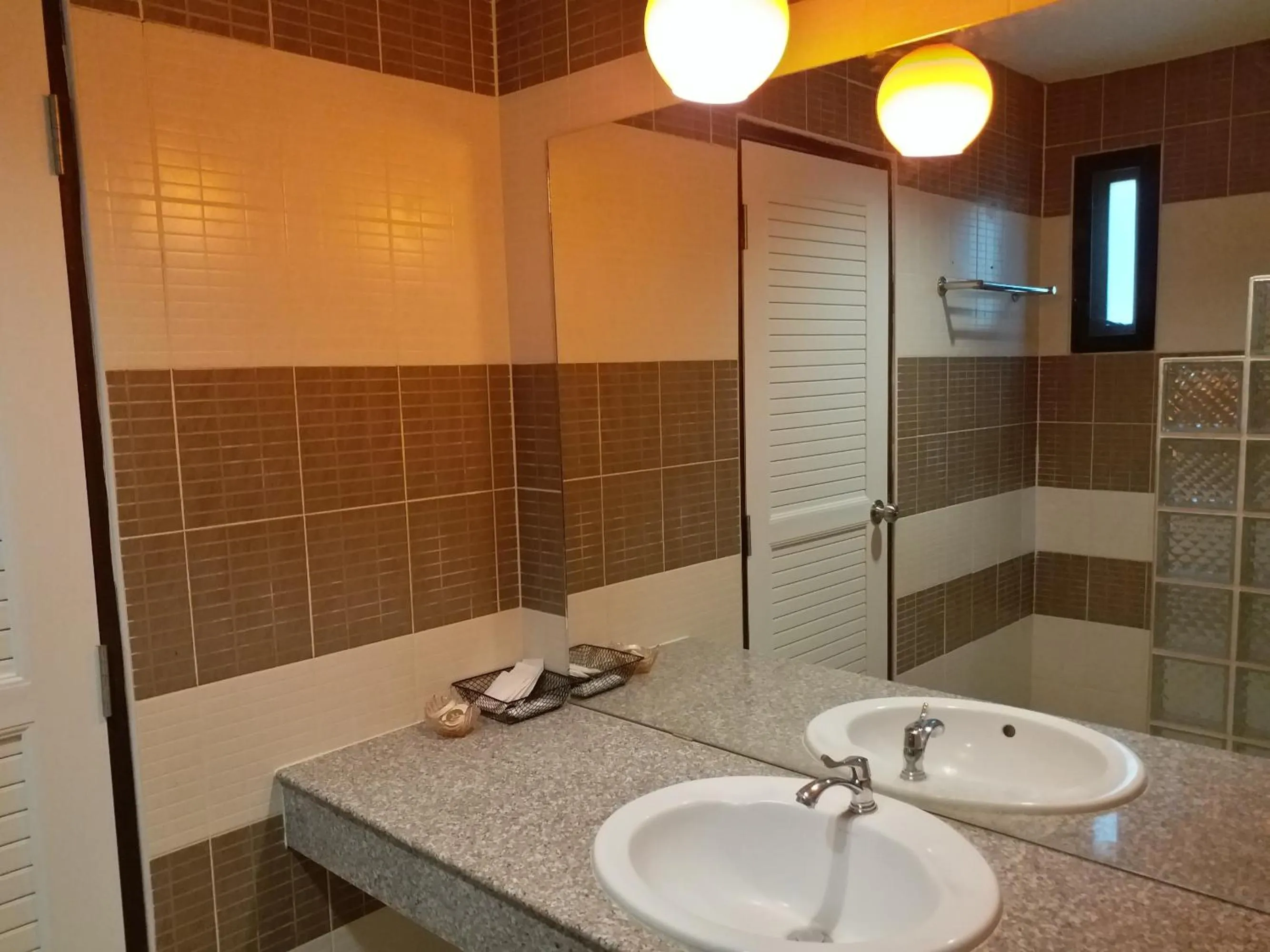 Bathroom in Sand Paisan Resort