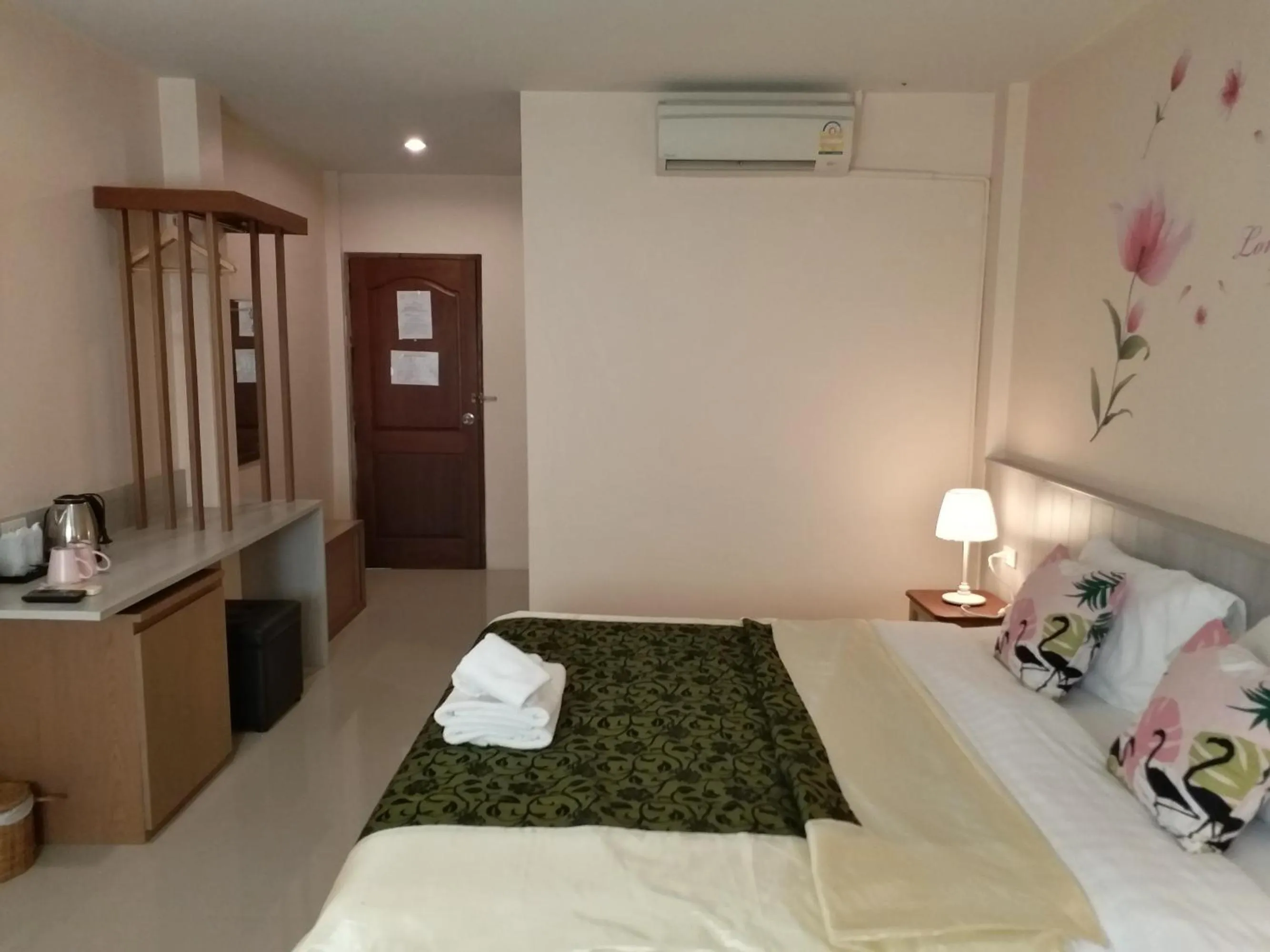 Bedroom, Bed in Sand Paisan Resort