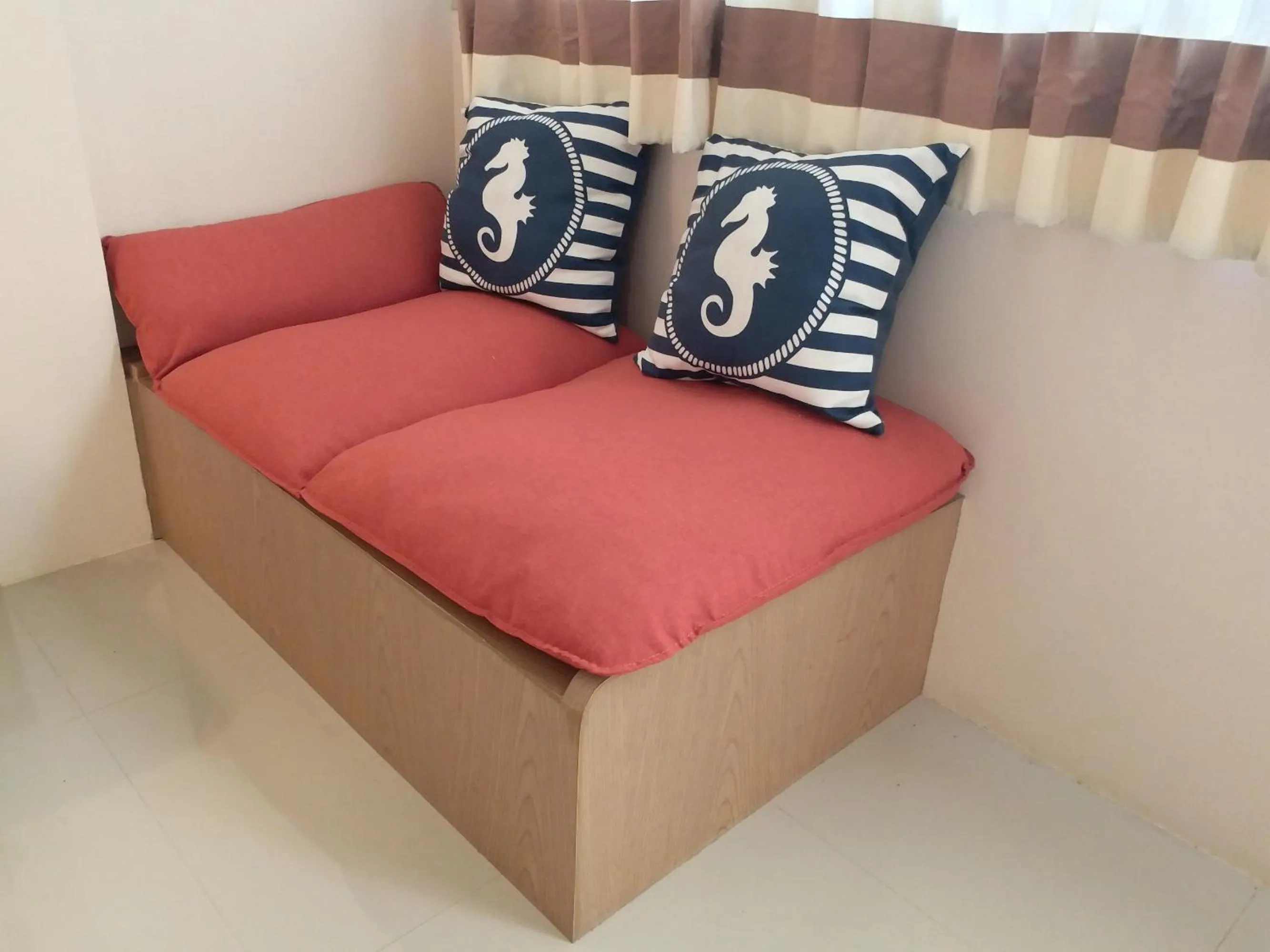 Seating area, Bed in Sand Paisan Resort