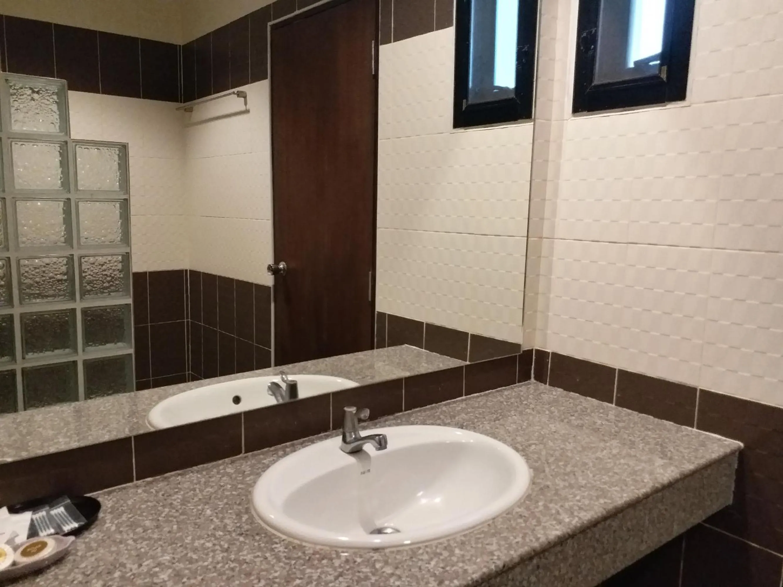 Bathroom in Sand Paisan Resort