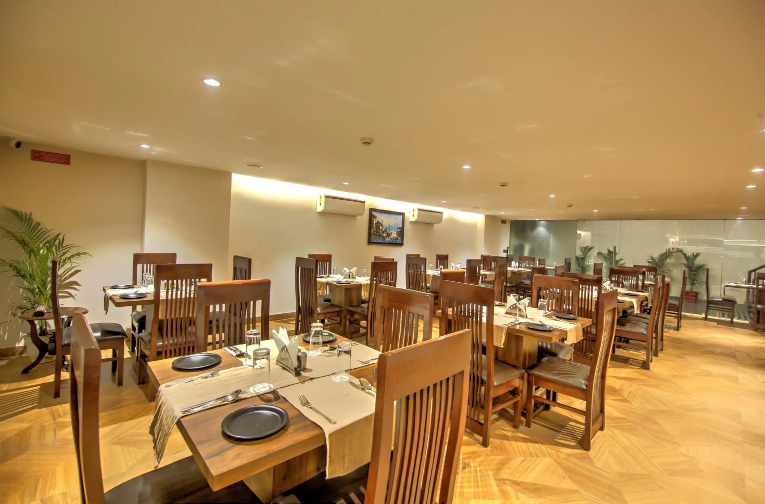Restaurant/places to eat in Hotel 91 Huda City Centre