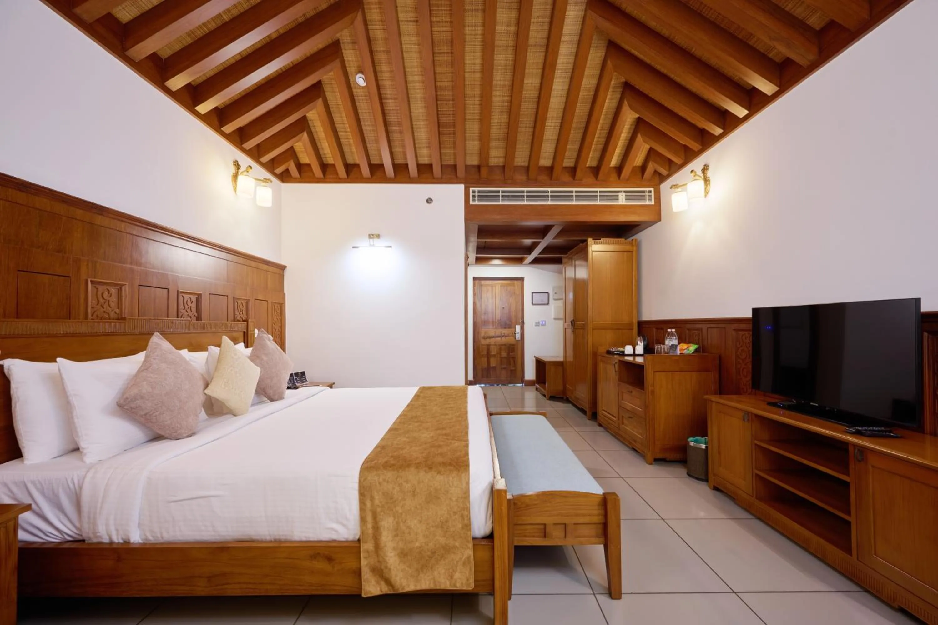 View (from property/room), Bed in Gokulam Grand Resort & Spa, Kumarakom