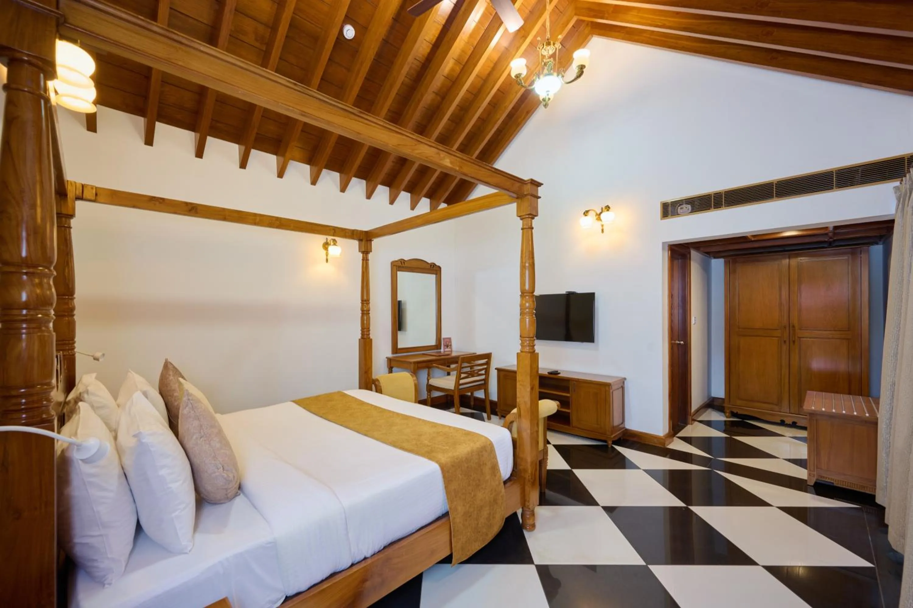 Bed in Gokulam Grand Resort & Spa, Kumarakom