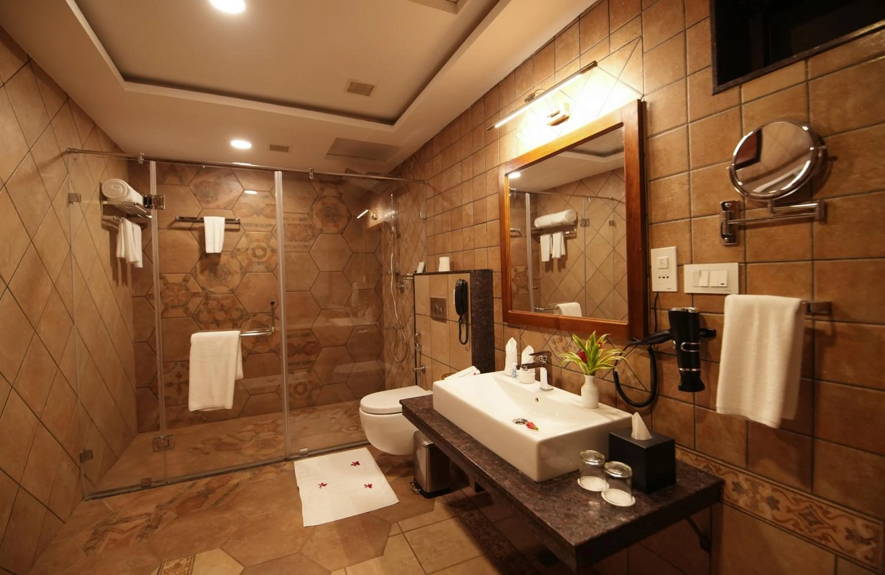 Bathroom in Gokulam Grand Resort & Spa, Kumarakom