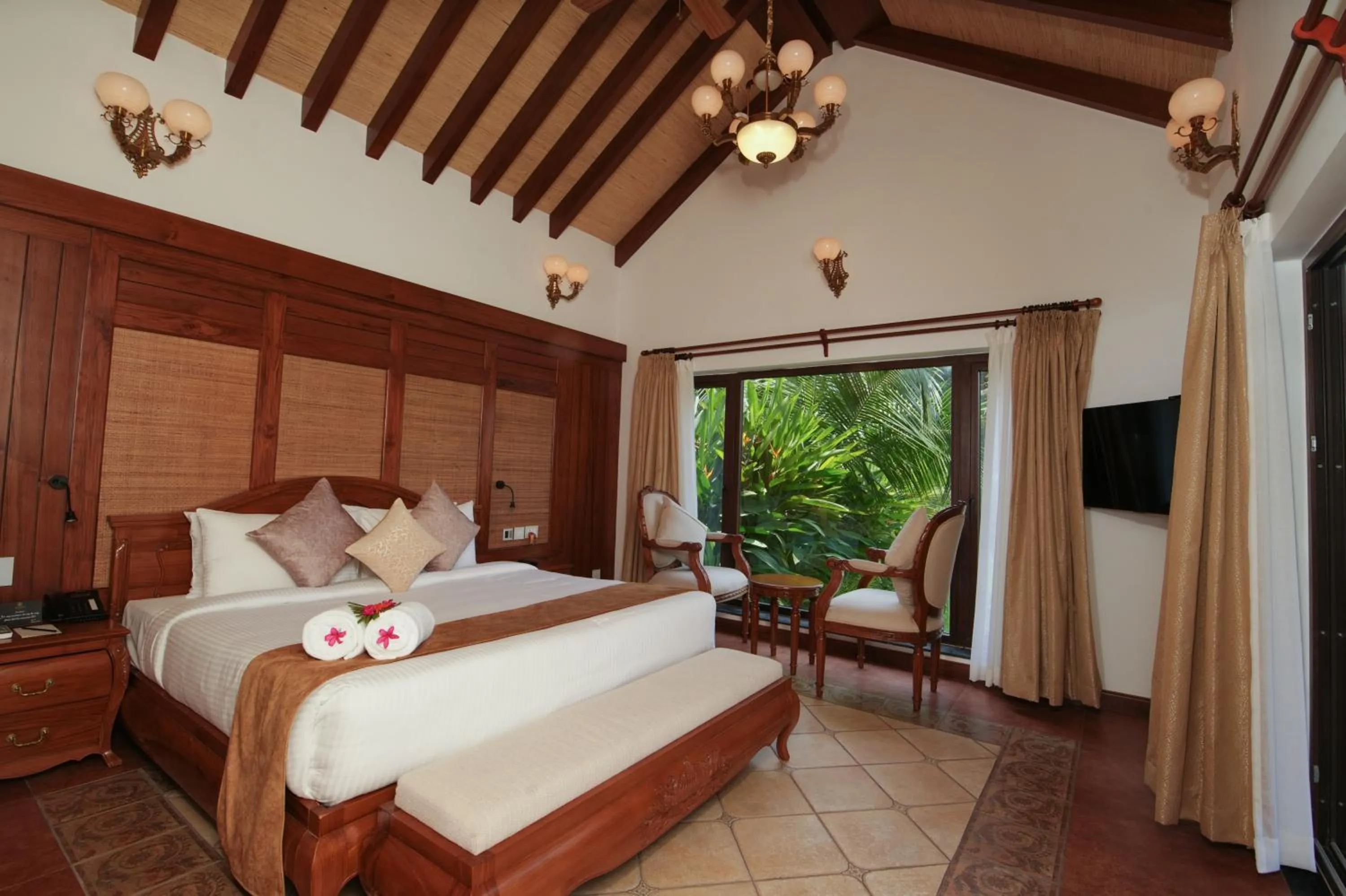 Bed in Gokulam Grand Resort & Spa, Kumarakom