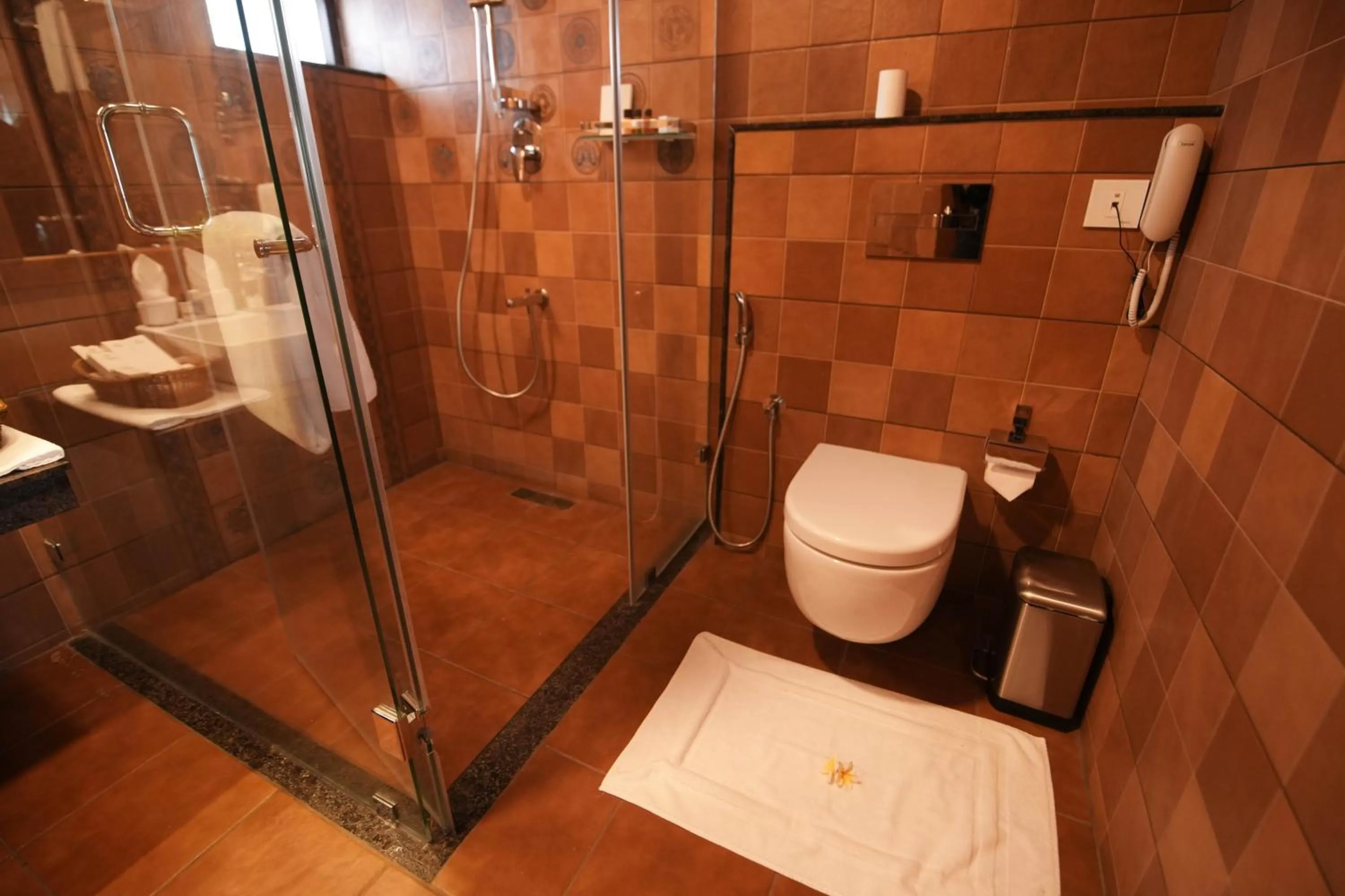 Bathroom in Gokulam Grand Resort & Spa, Kumarakom