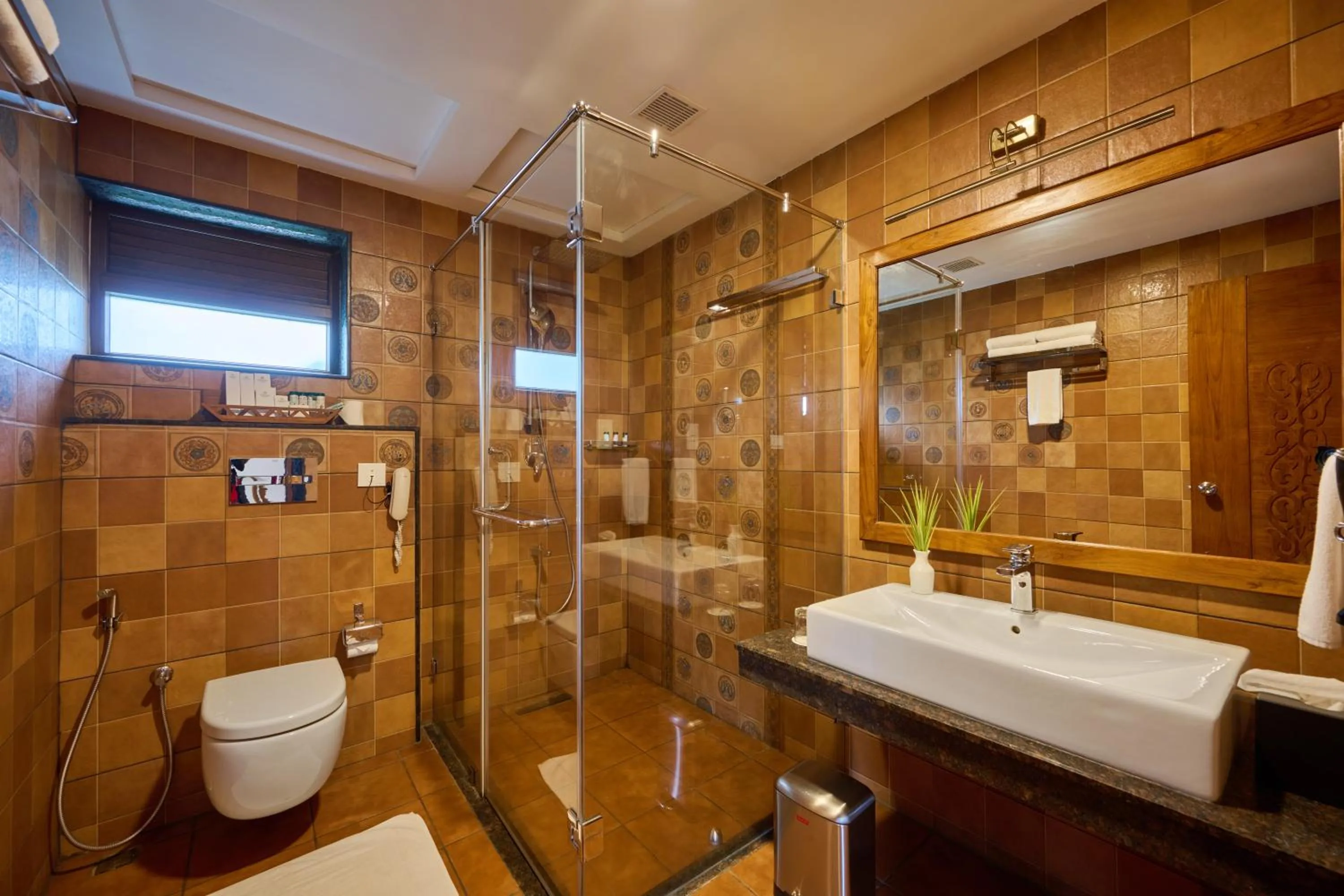 Bathroom in Gokulam Grand Resort & Spa, Kumarakom