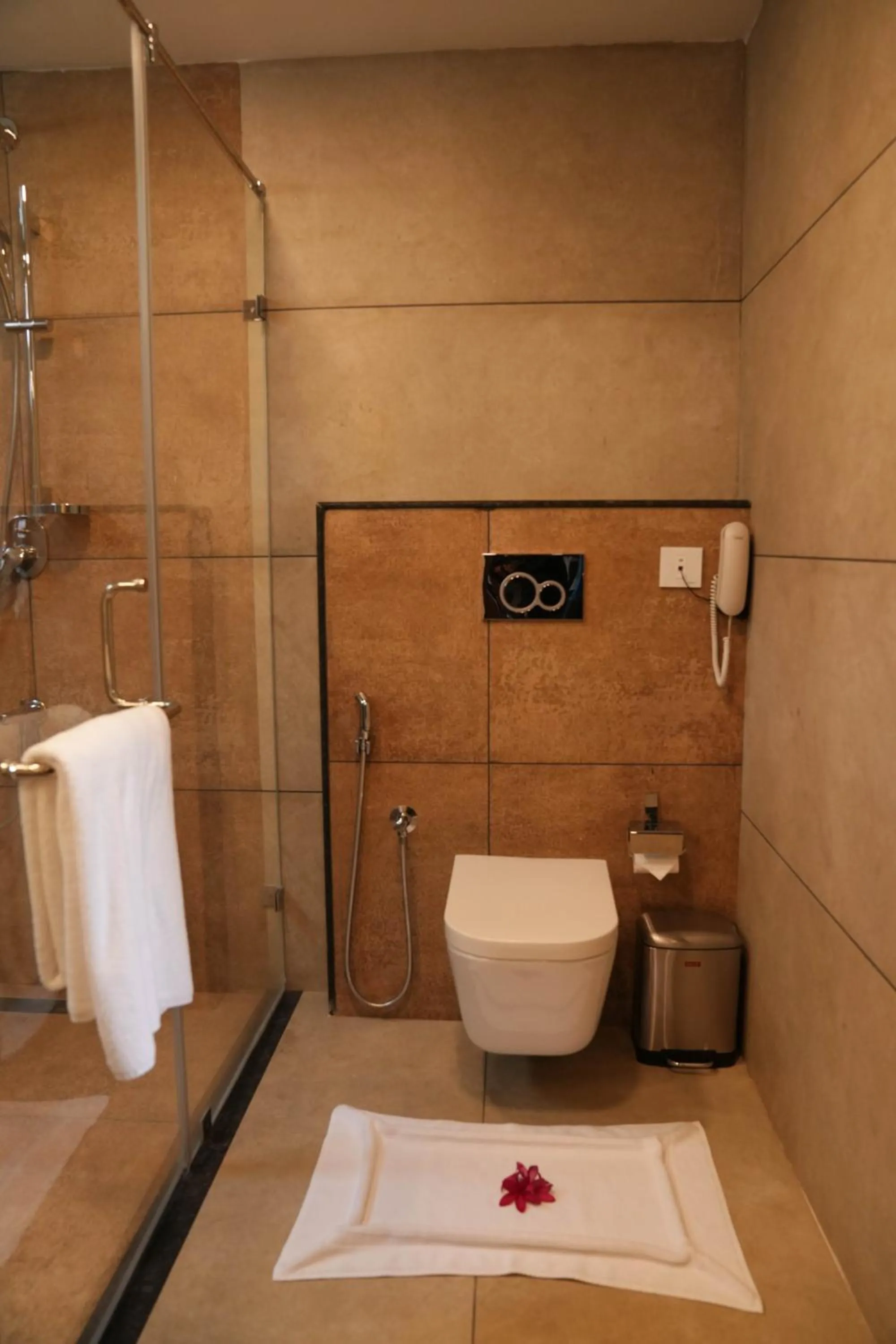 Bathroom in Gokulam Grand Resort & Spa, Kumarakom